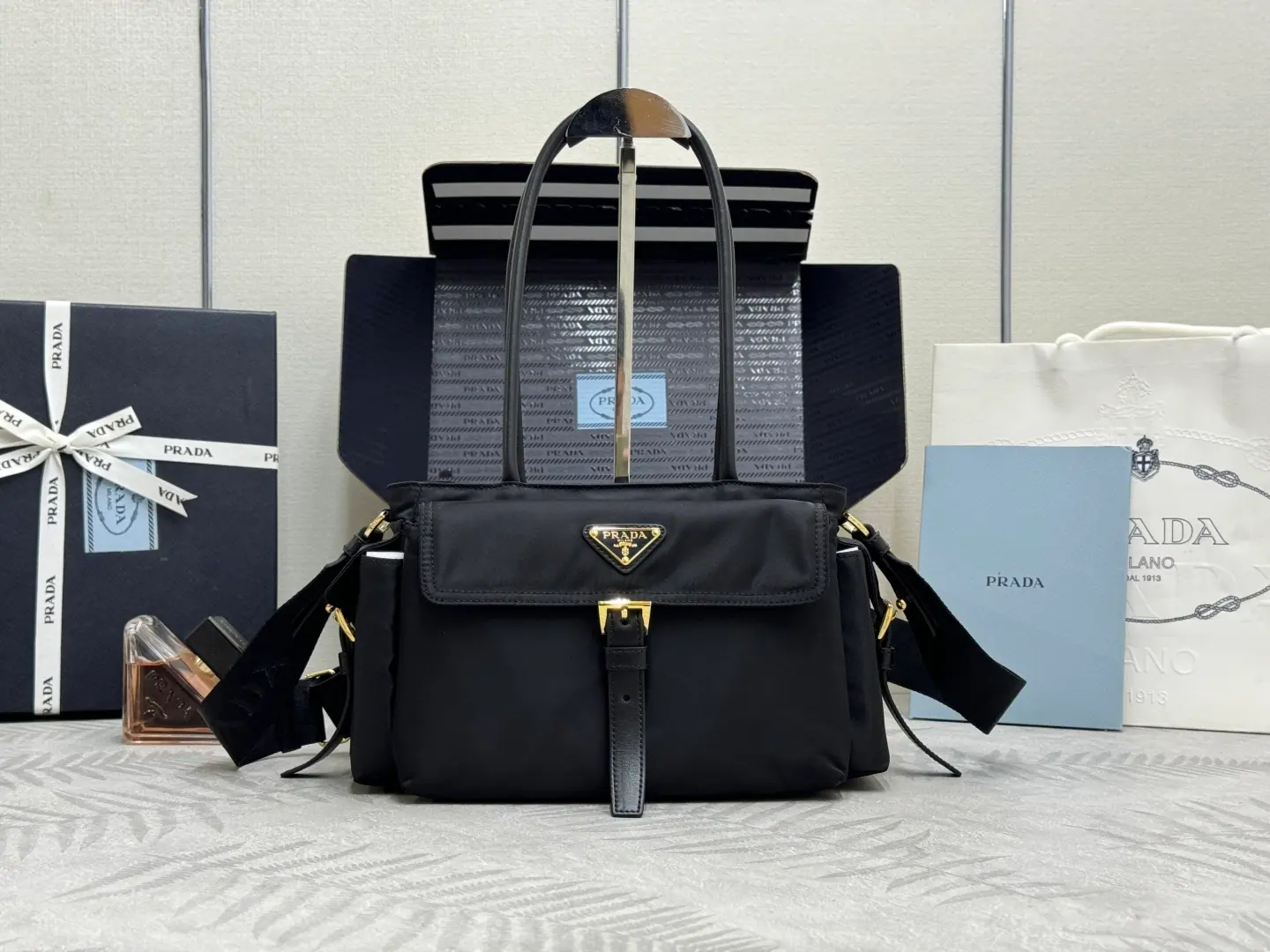 普拉达 Explorer 皮革中号托特包 1BG596 31x17x11cm