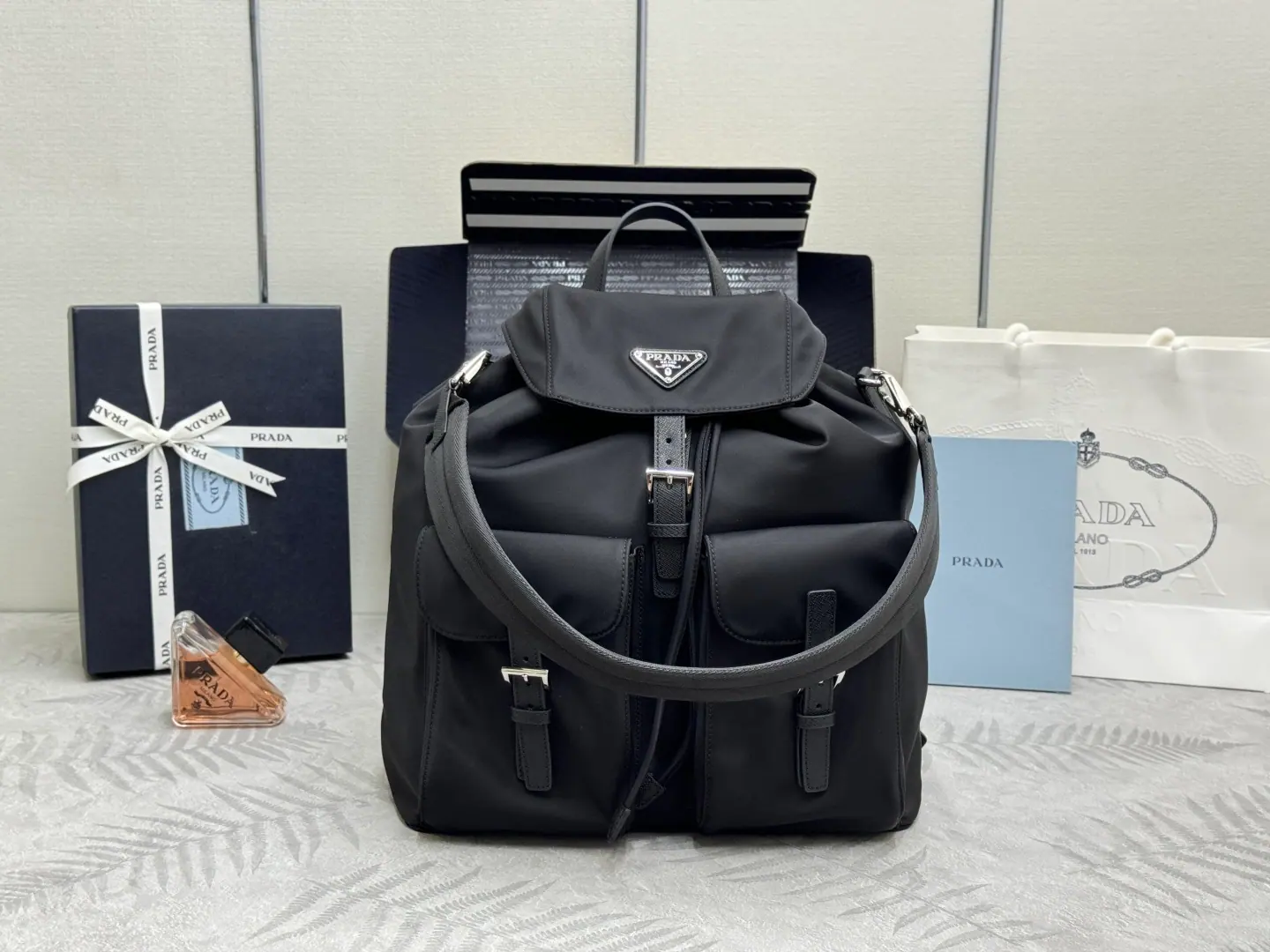 普拉达 Re-Nylon 双肩包 2VZ110 34x39x15cm