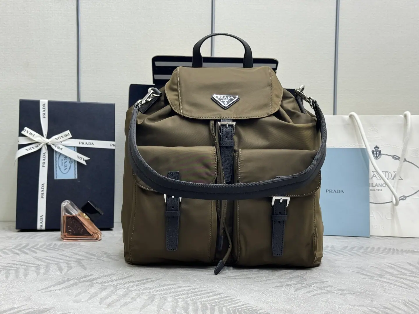 Prada Re-Nylon 双肩包 2VZ110 34x39x15cm