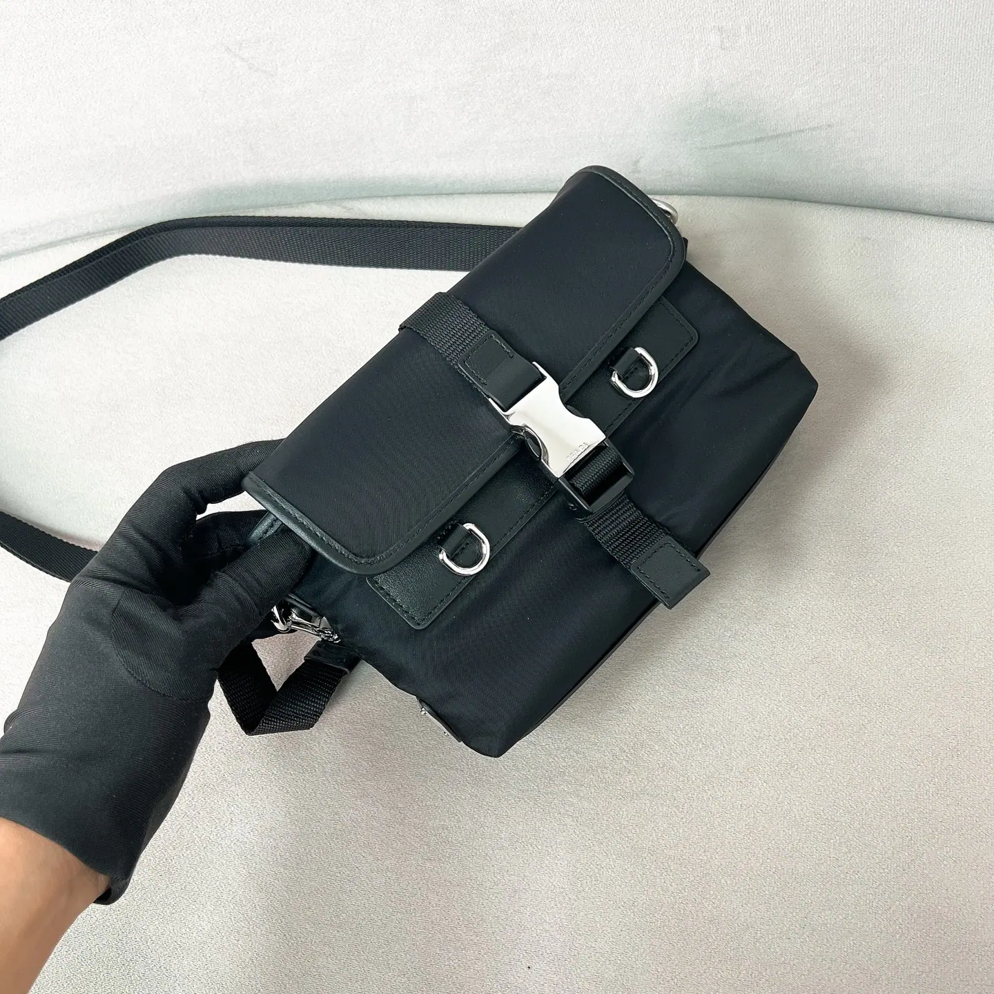 普拉达 Re-Nylon 智能手机套 手机收纳包 2ZT071 19x13x5.5cm