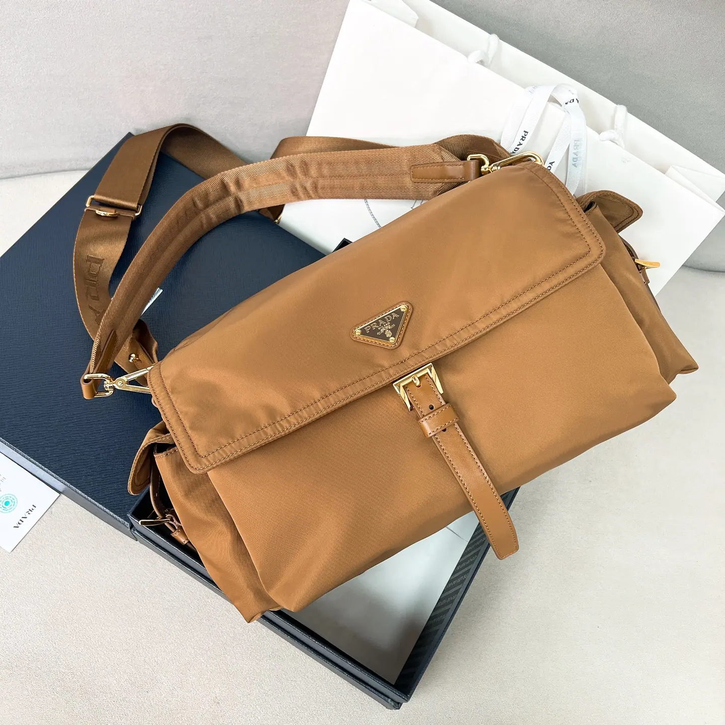 普拉达 25FW Explore 大号 Re-Nylon 单肩包 1BD391 37.5*19*12cm