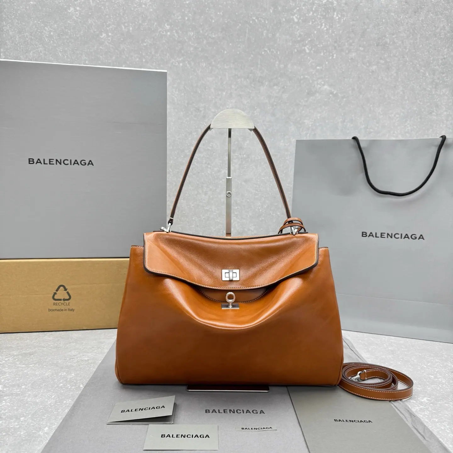 巴黎世家 Rodeo 中号 35x23.3x10.9cm