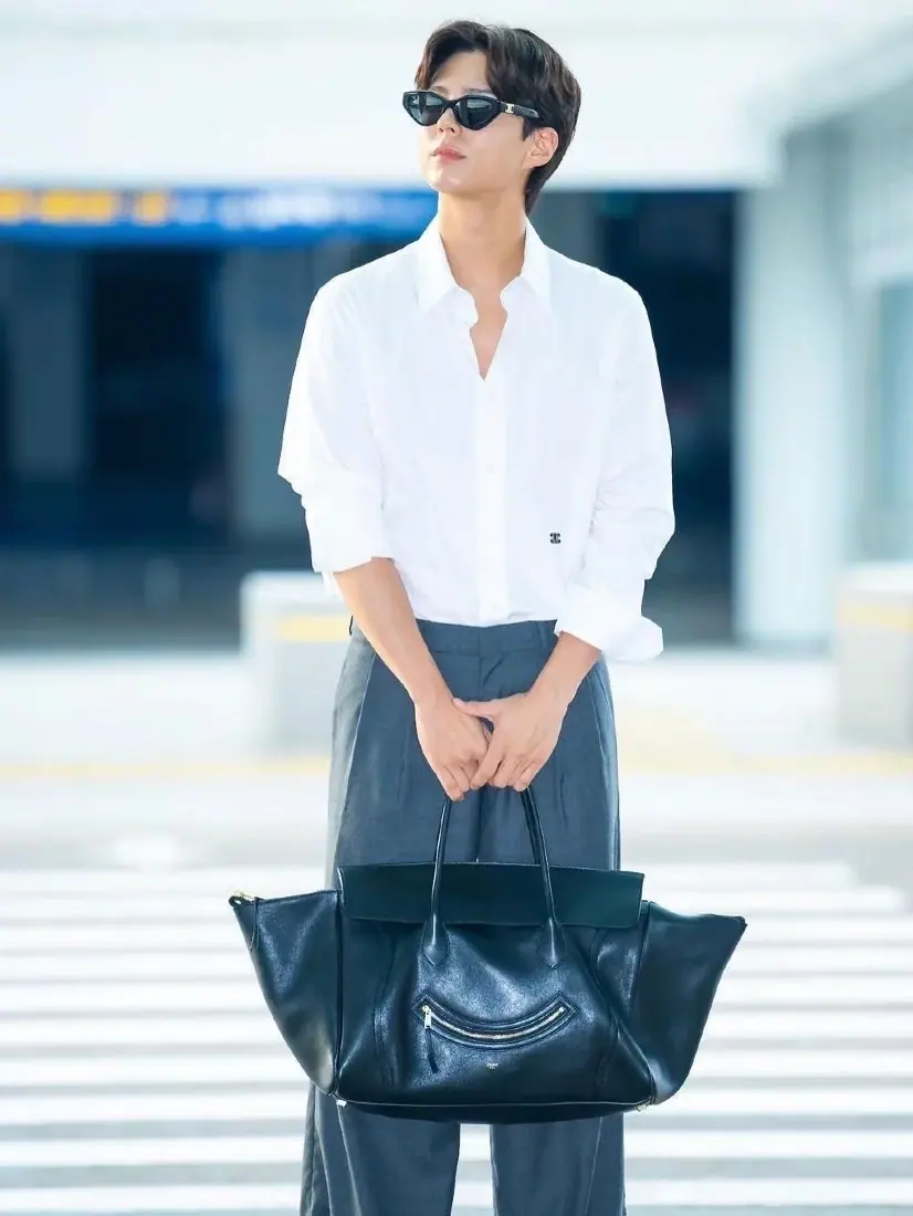 Celine 25FW 微笑皮革托特新款行李包 16×22×36cm
