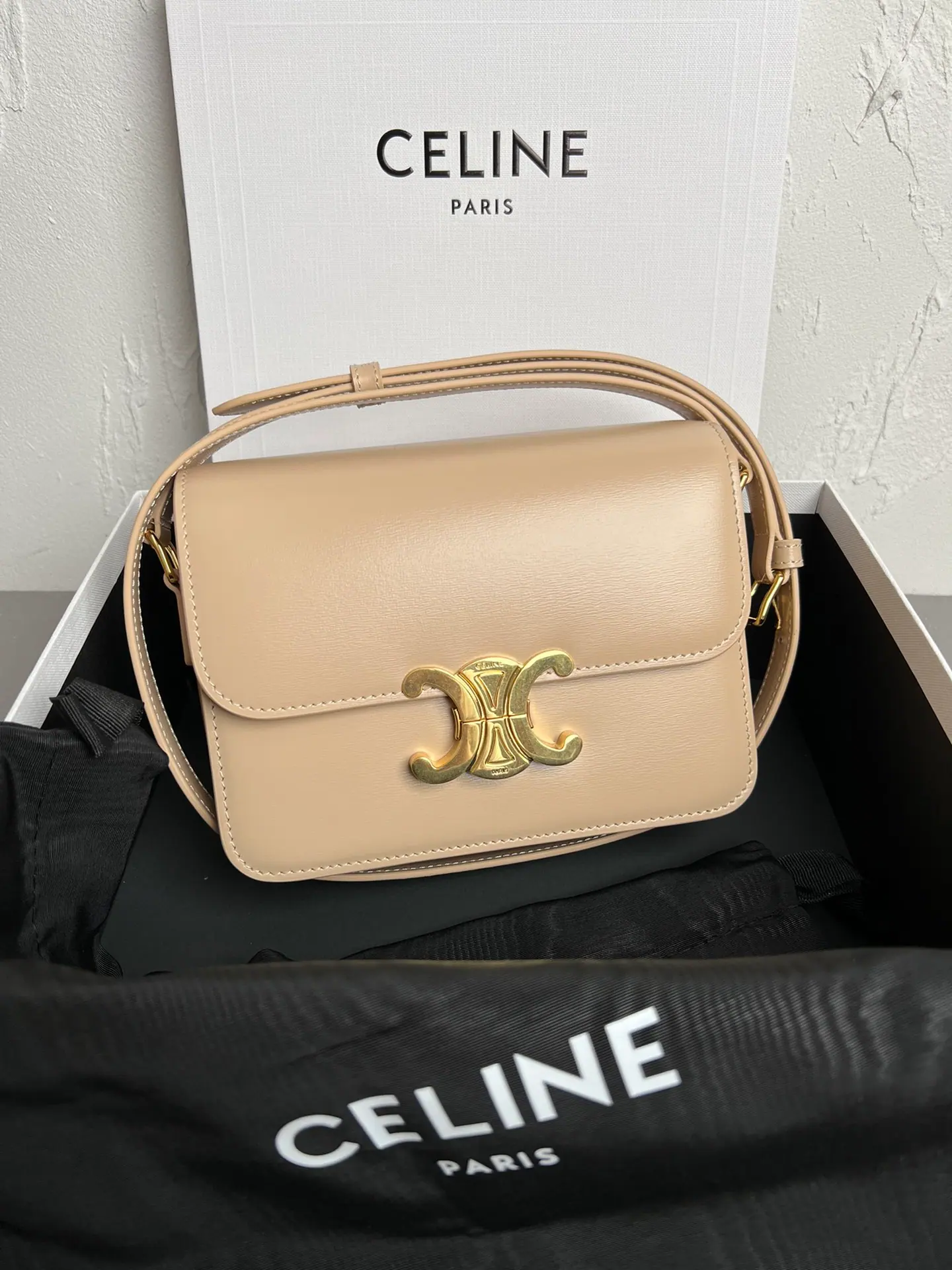 Celine Triomphe 小号翻盖包 188423 18.5-14-6cm