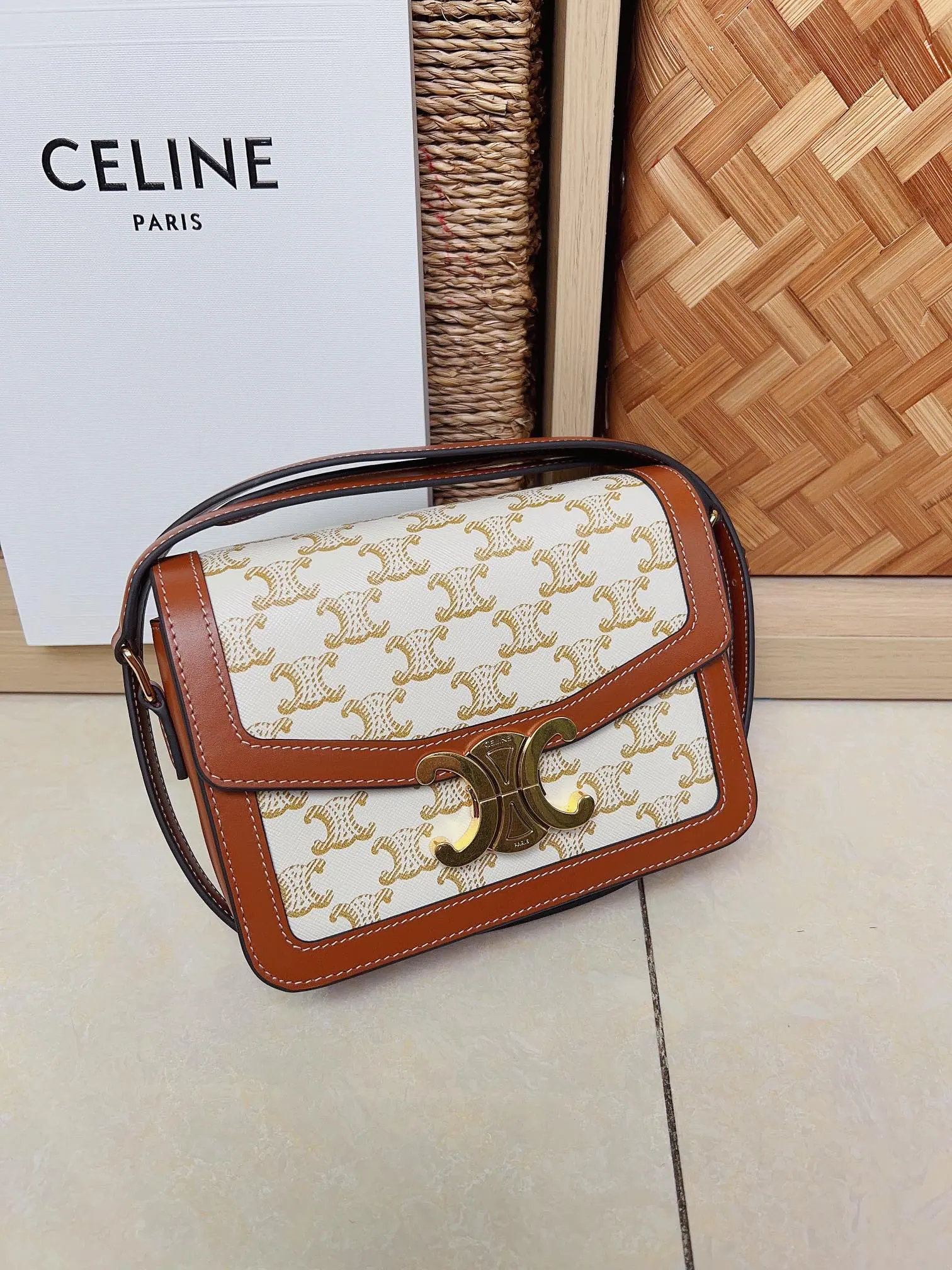 Celine Teen Triomphe 包 188423 18.5-14-6cm
