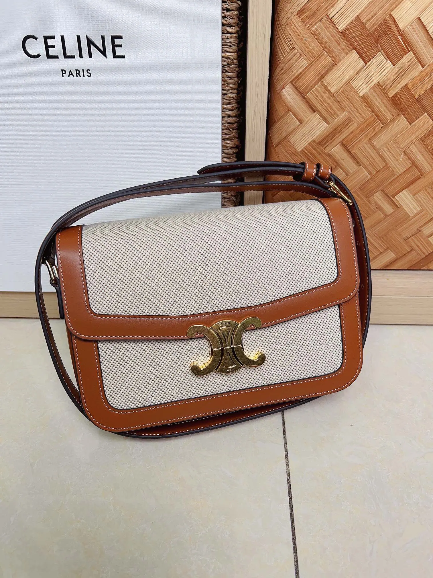 Celine Classic Triomphe 单肩包 191242BZ4 22-16-6cm
