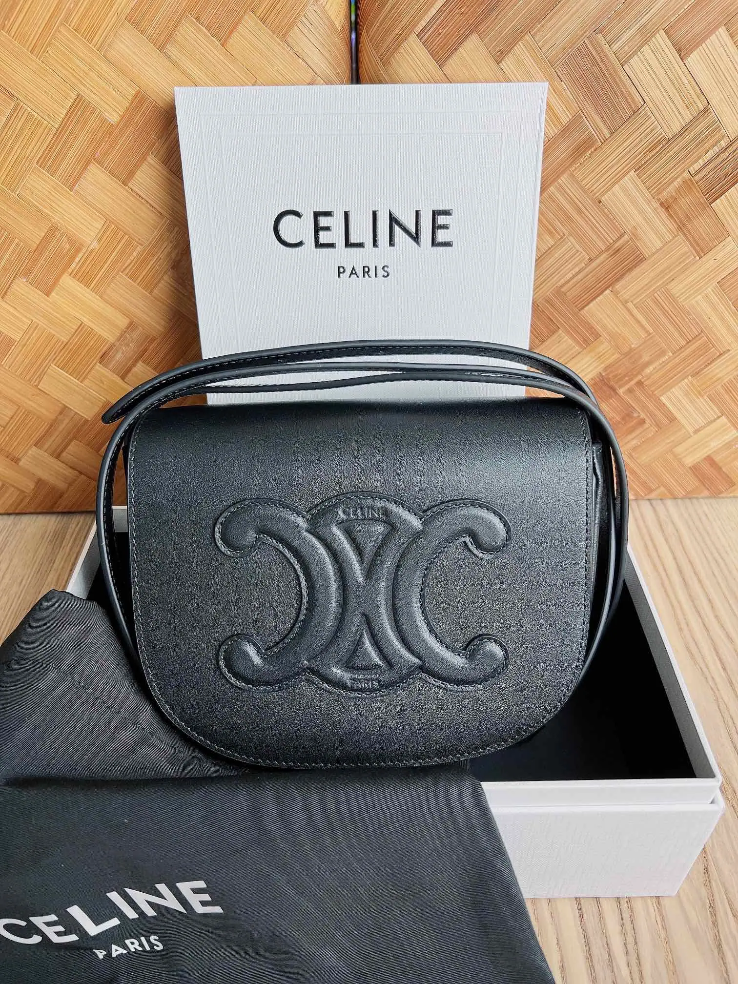 Celine Cuir Triomphe Folco 斜挎包 198263 18.5×8×15