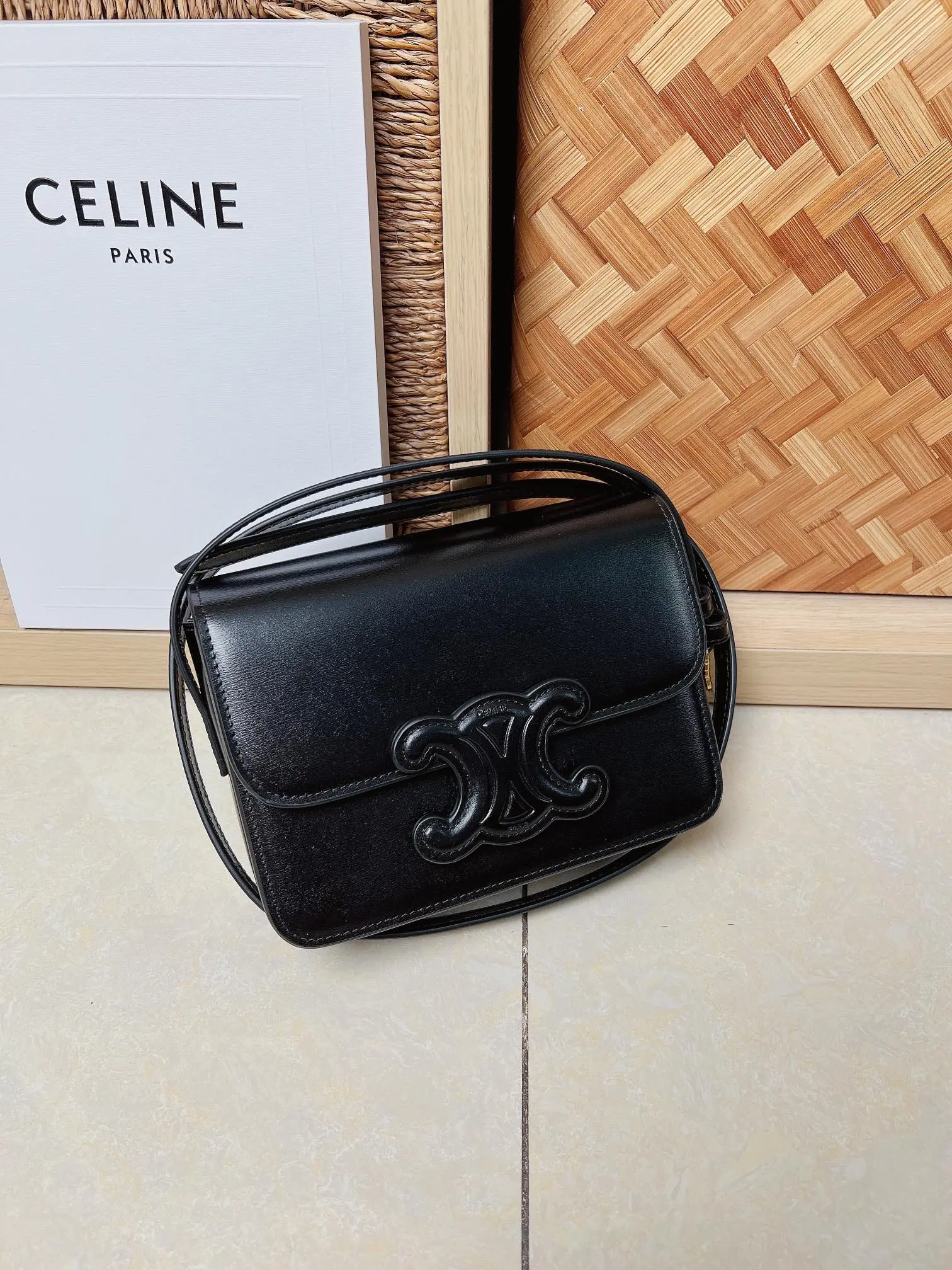 Celine Cuir Triomphe 单肩包 199223BFN 18.5-14-8