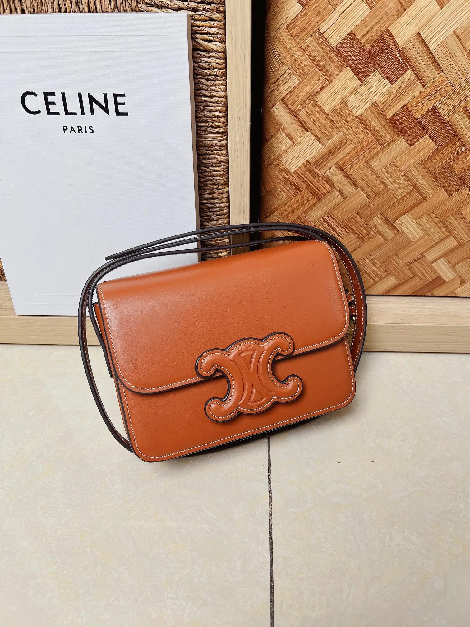 Celine Cuir Triomphe 单肩包 199223BFN 18.5-14-8