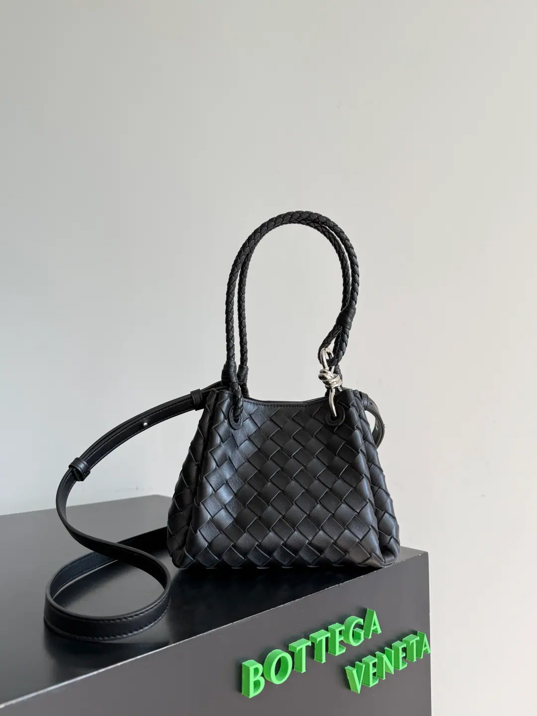 Bottega Veneta 小号 Parachute 826220 21*17*16cm