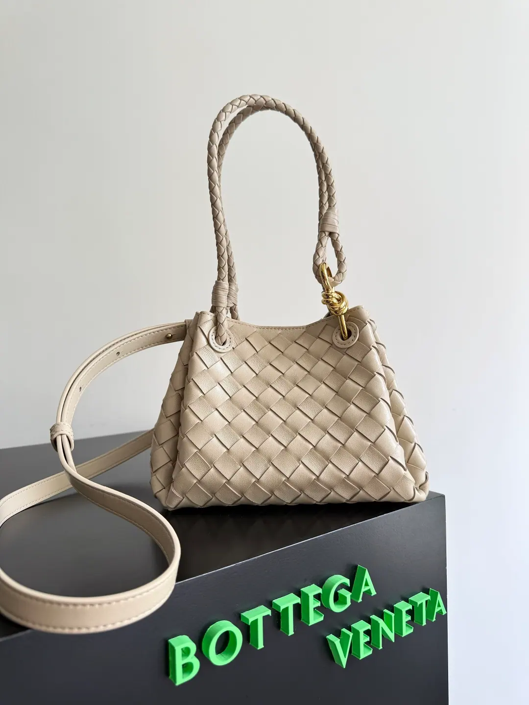 Bottega Veneta 小号 Parachute 826220 21*17*16cm