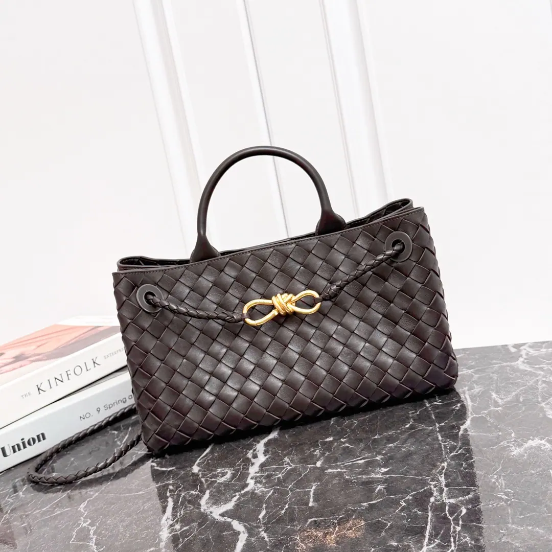 Bottega Veneta 小号 East West Andiamo 29*18*10CM