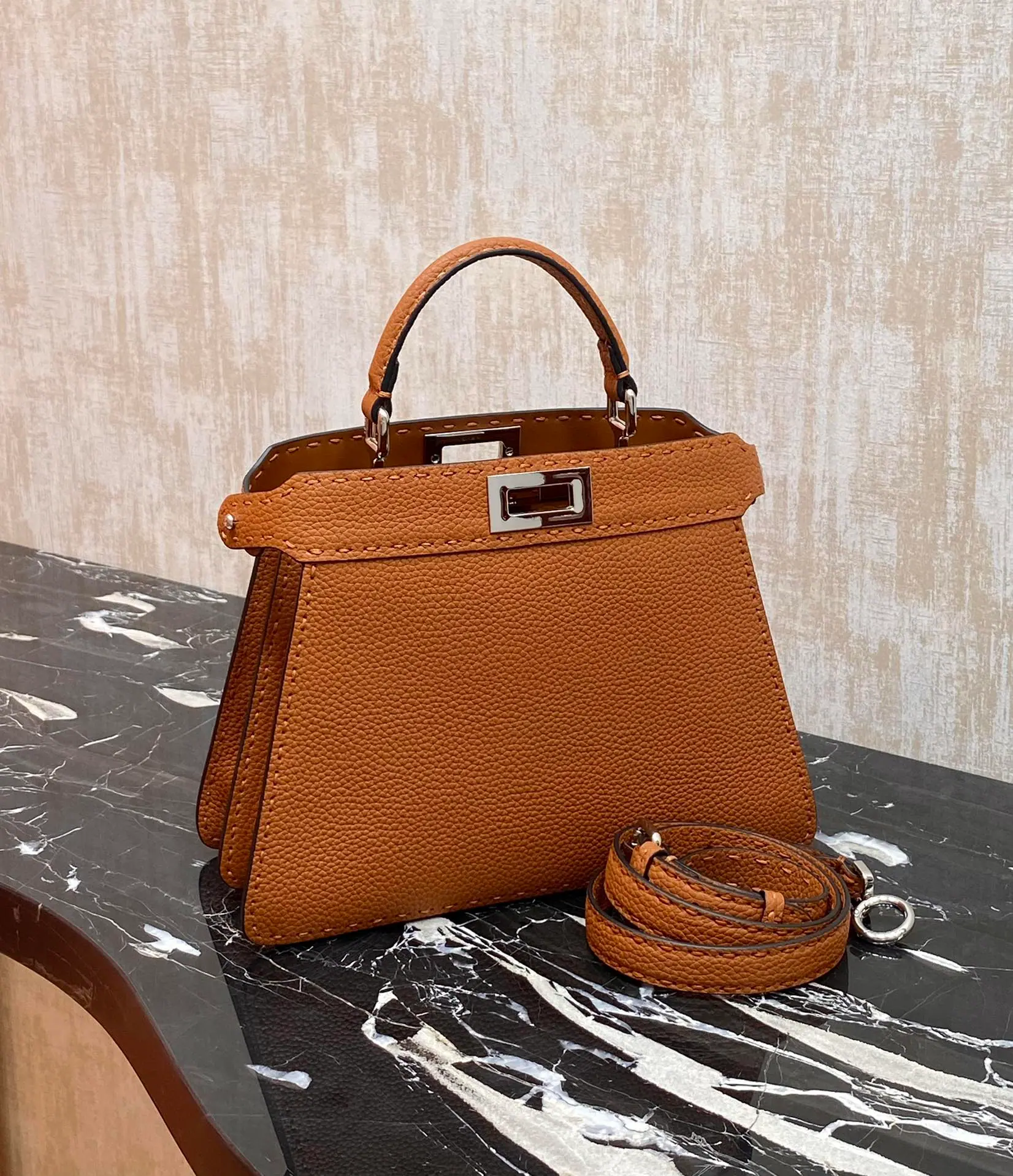 FENDI 小号 Peekaboo ISeeU 27 x 23 x 11 cm