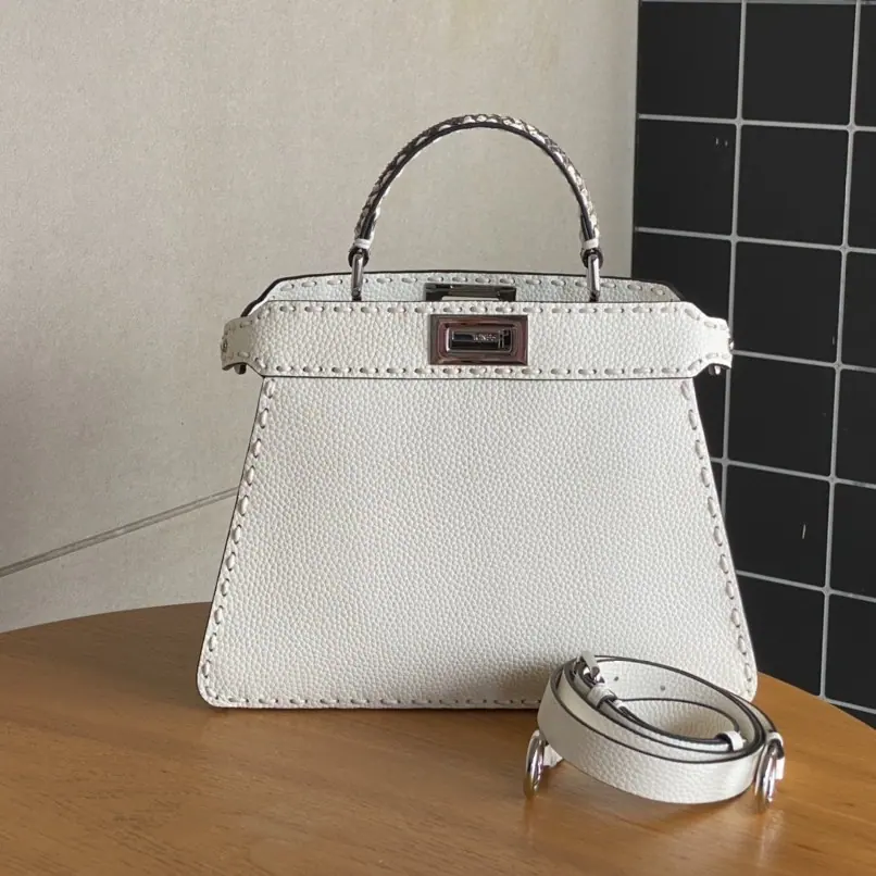 FENDI 小号 Peekaboo ISeeU 27 x 23 x 11 cm