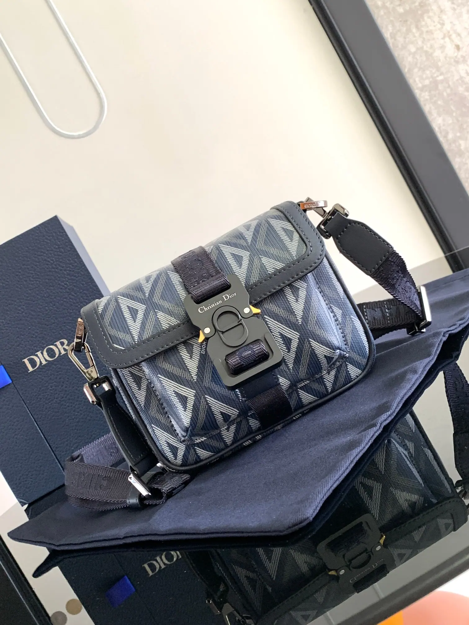Dior Hit The Road 迷你包 2ESCA458CDP 19 x 11 x 4