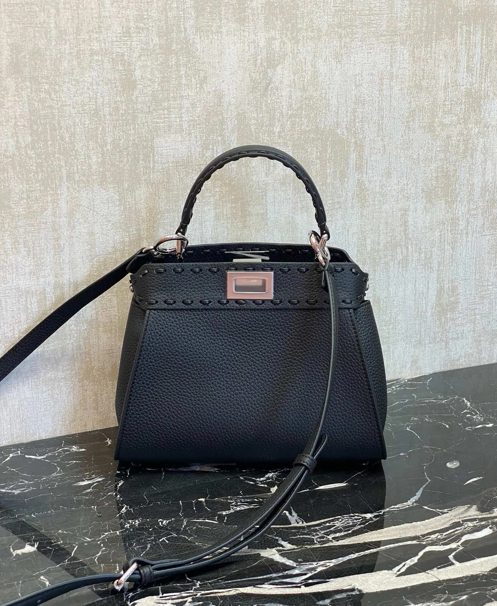 FENDI 迷你 Peekaboo 18 x 11 x 23 cm
