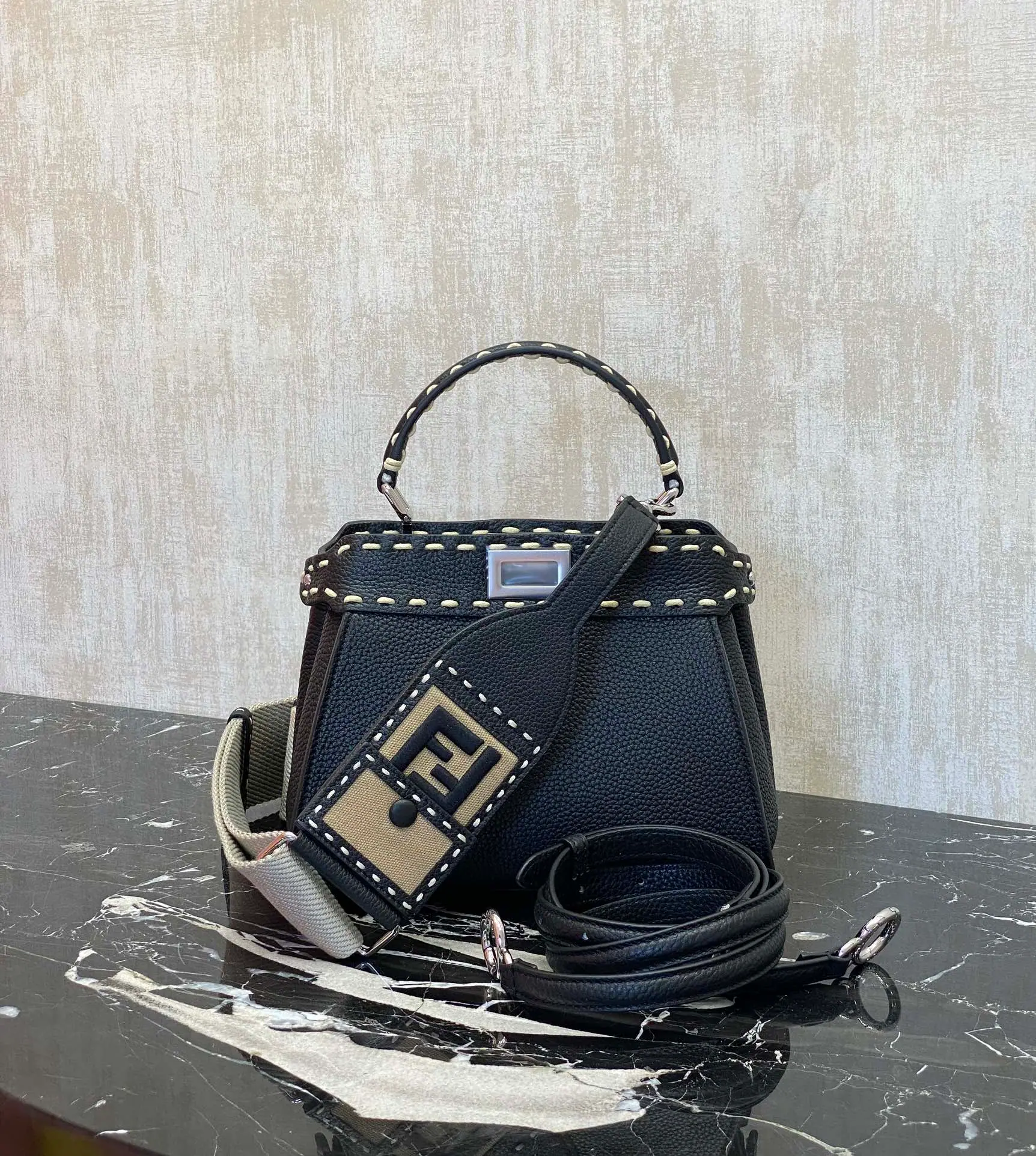 FENDI 微型 Peekaboo 18 x 11 x 23 cm