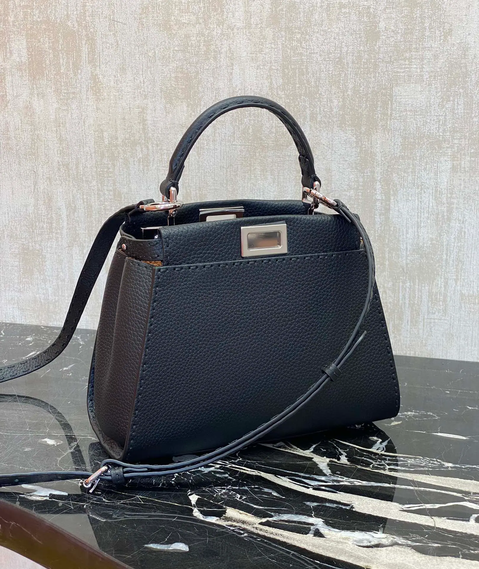 FENDI 迷你 Peekaboo 18 x 11 x 23 cm