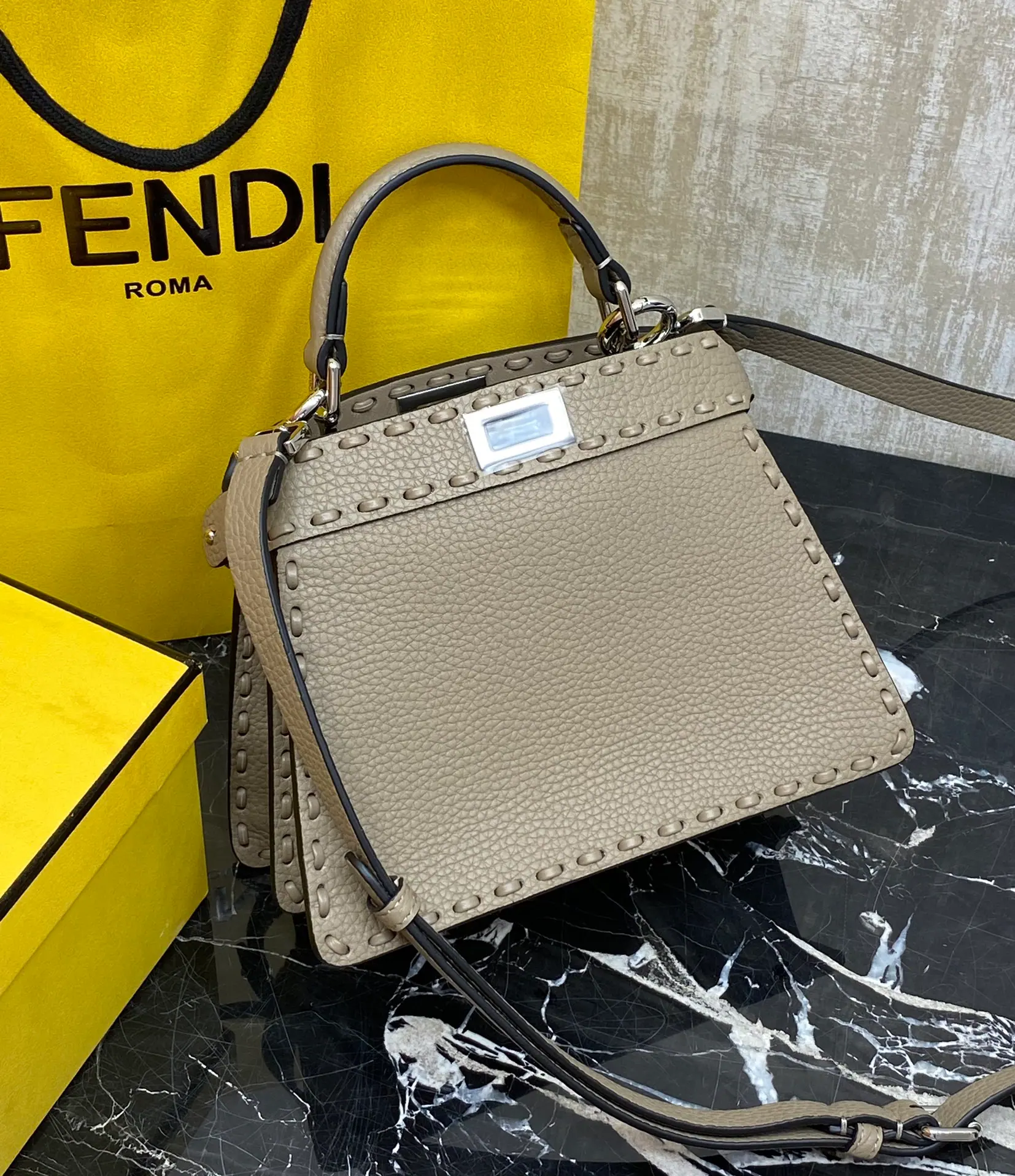 FENDI 迷你 Peekaboo Petite 20x15.5x11cm