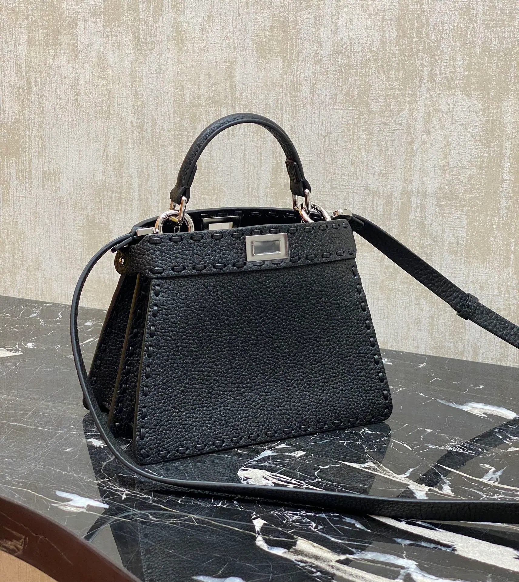 FENDI 迷你 Peekaboo Petite 20x15.5x11cm