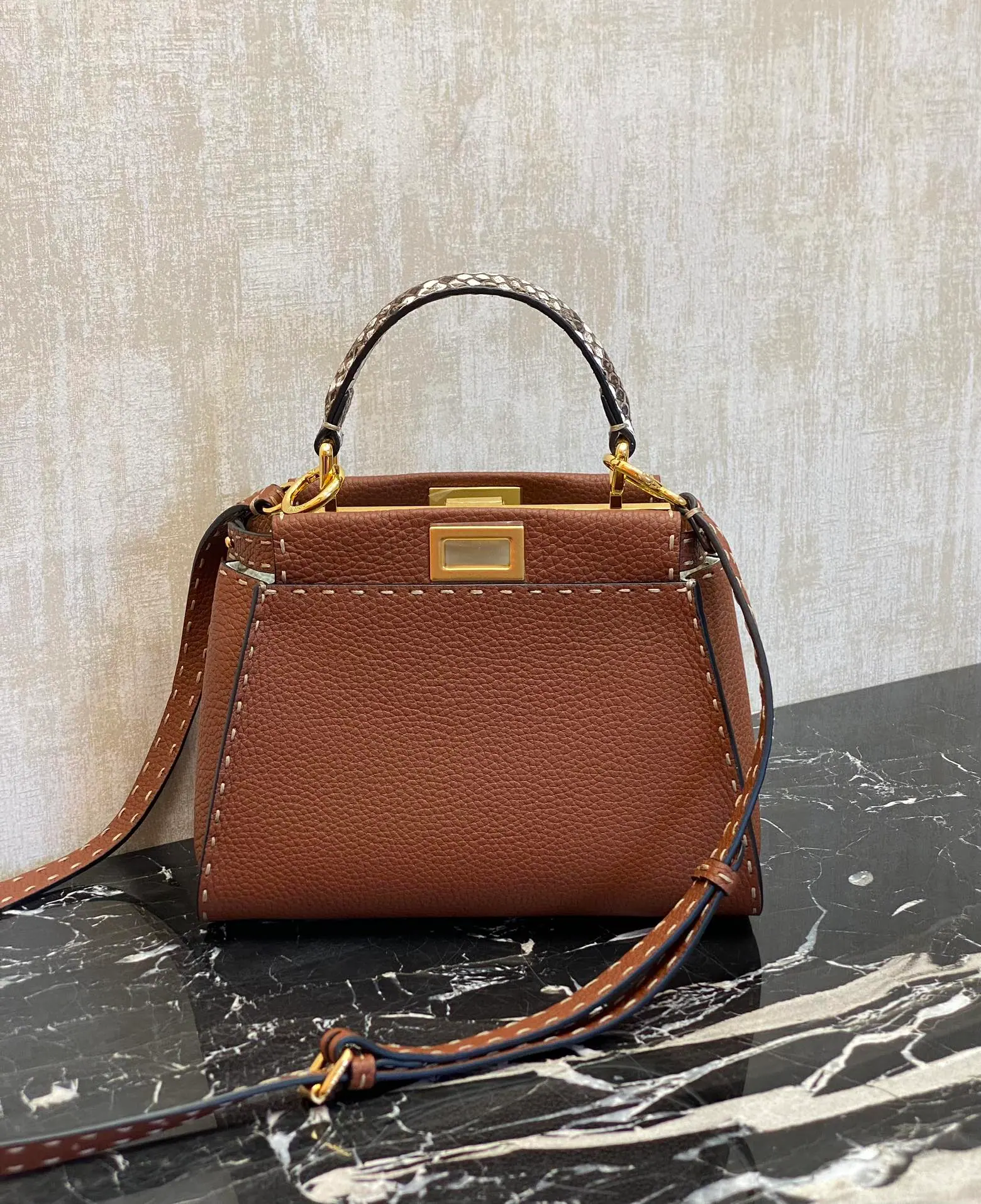 FENDI 迷你 Peekaboo 18 x 11 x 23 cm