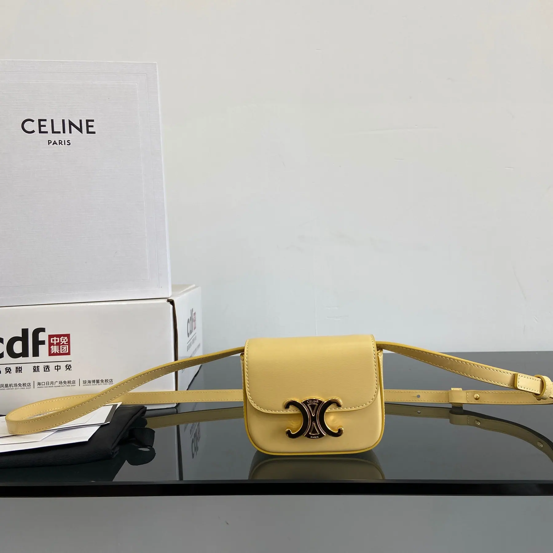 Celine Claude Mini Triomphe 斜挎包 11×4×8cm