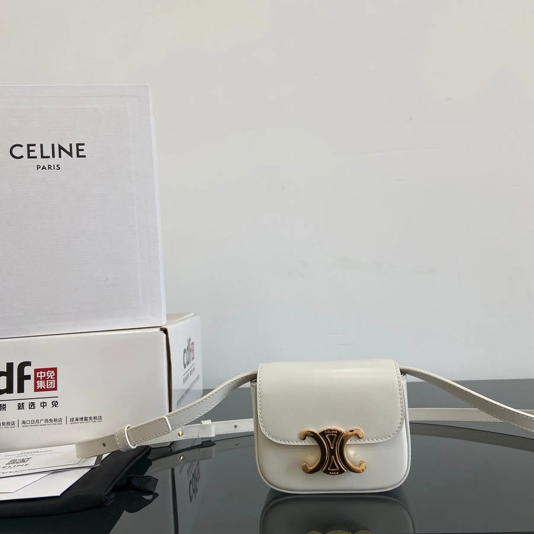 Celine Claude Mini Triomphe 斜挎包 11×4×8cm