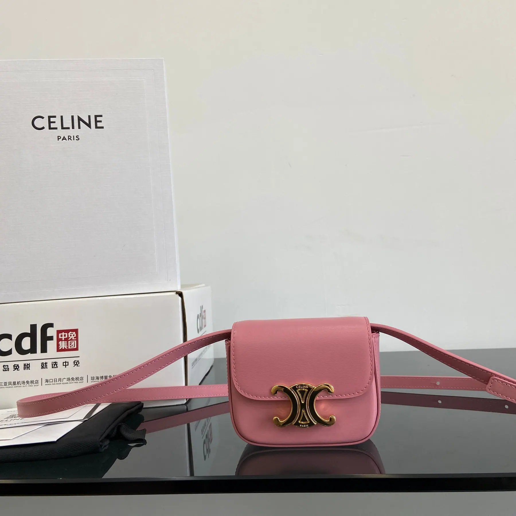 Celine Claude 迷你 Triomphe 斜挎包 11×4×8cm