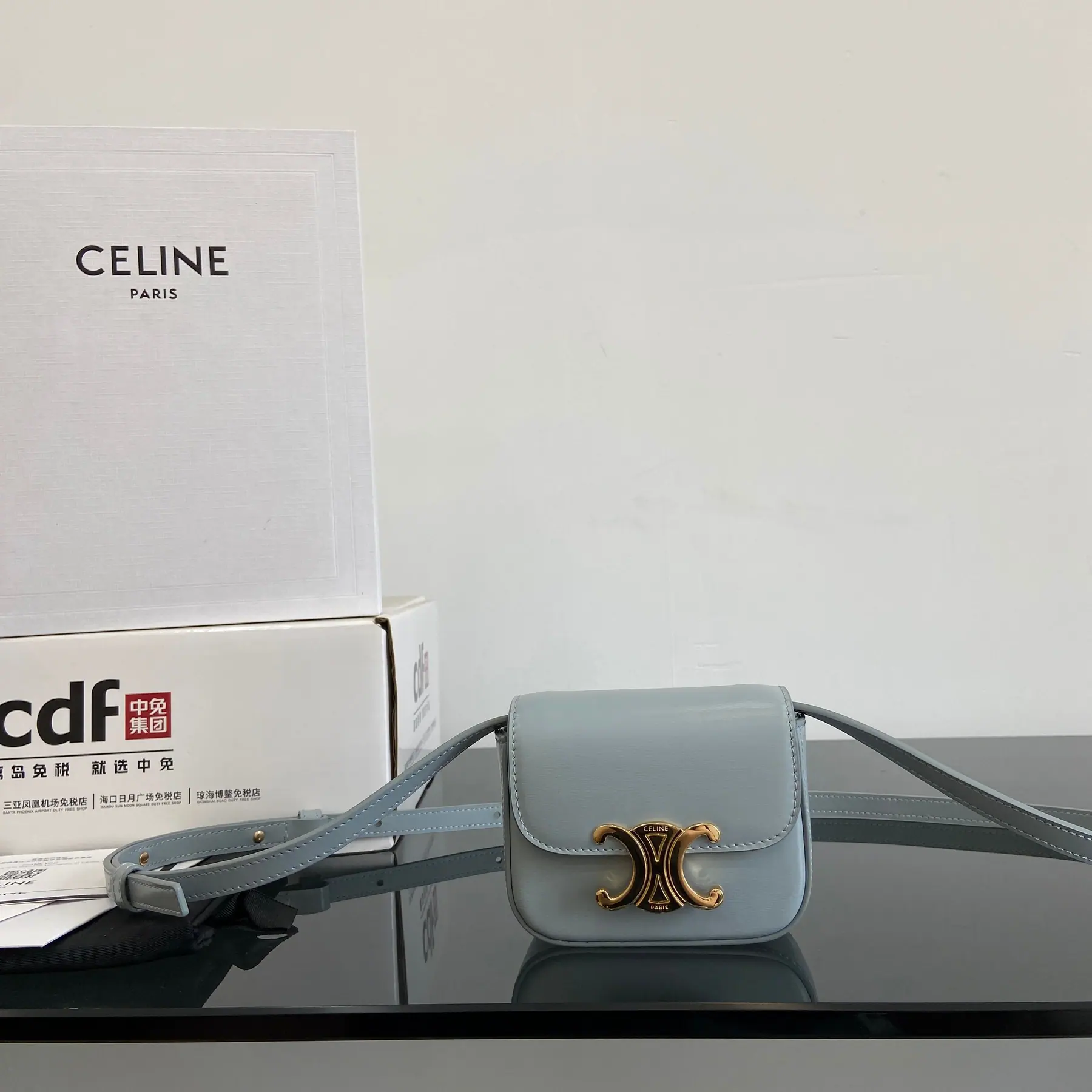 Celine Claude 迷你 Triomphe 斜挎包 11×4×8cm