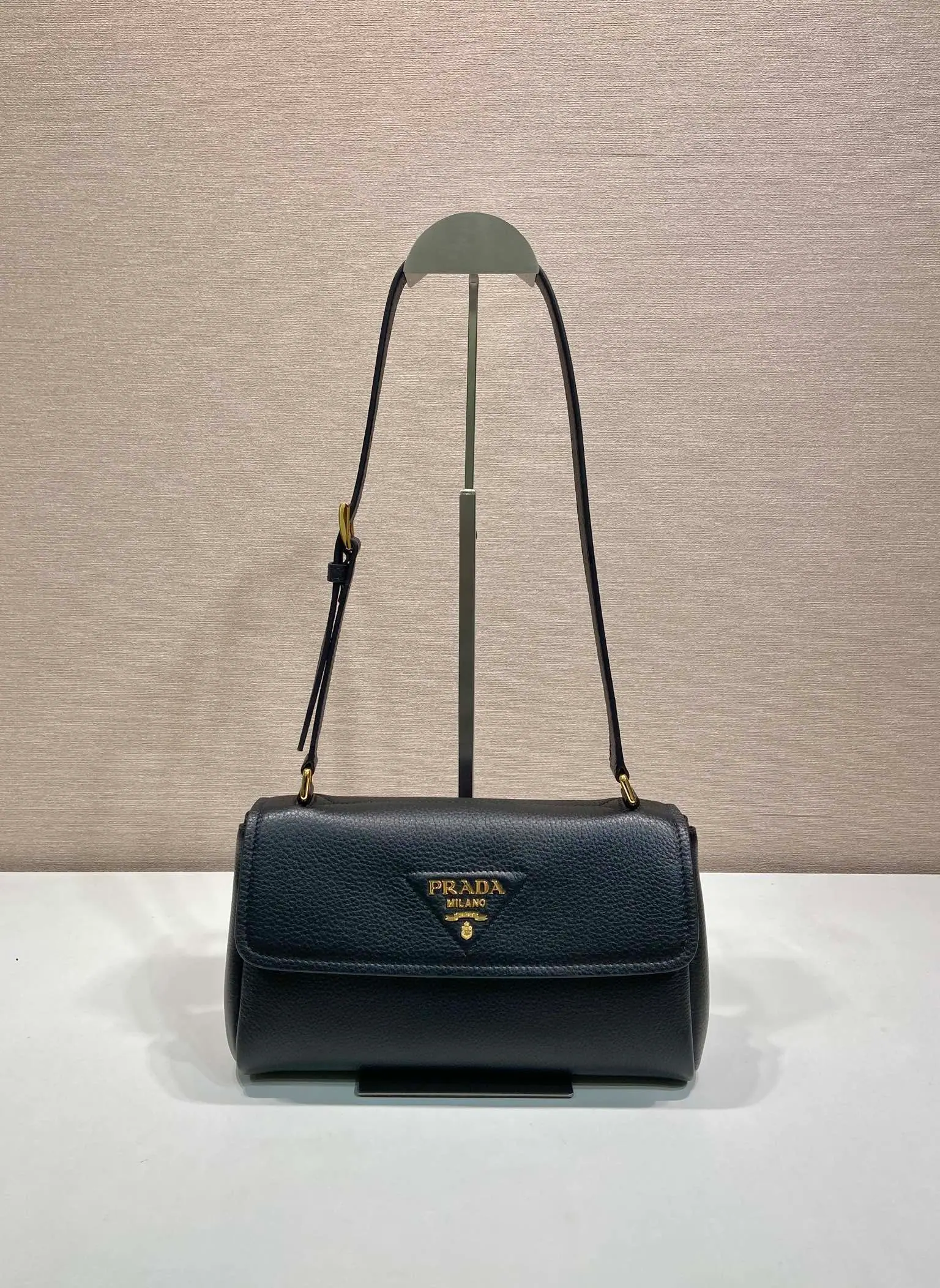 Prada 小号单肩包 1BN022 26x14x9.5cm
