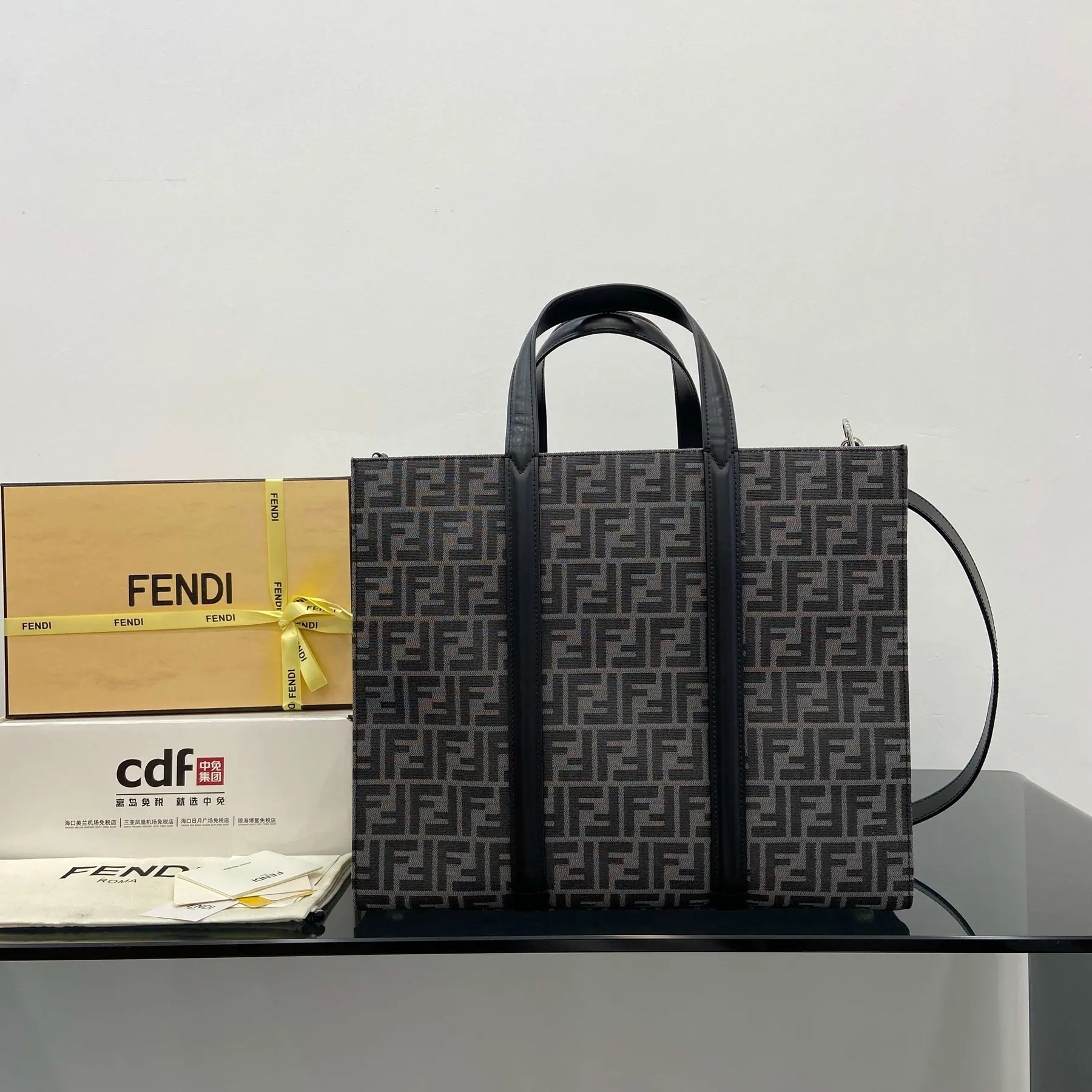 芬迪 FF 提花织物购物包 多色 40*20*35