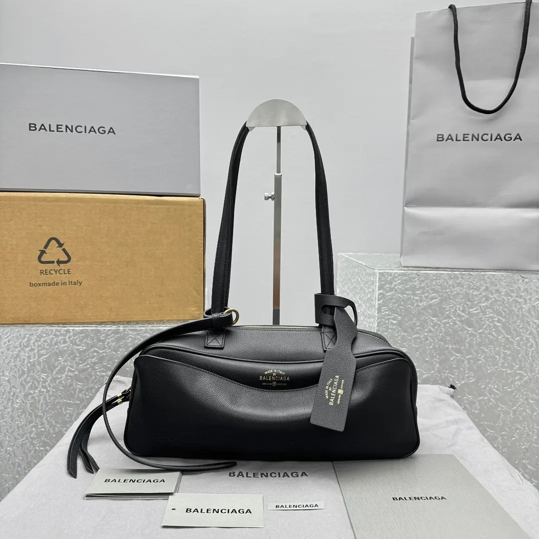 Balenciaga Carrie 小号保龄球包 31x 12x 12cm