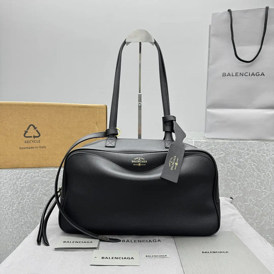 Balenciaga Carry 中号保龄球包 8264252ABNQ 36 x 19 x 16.5cm