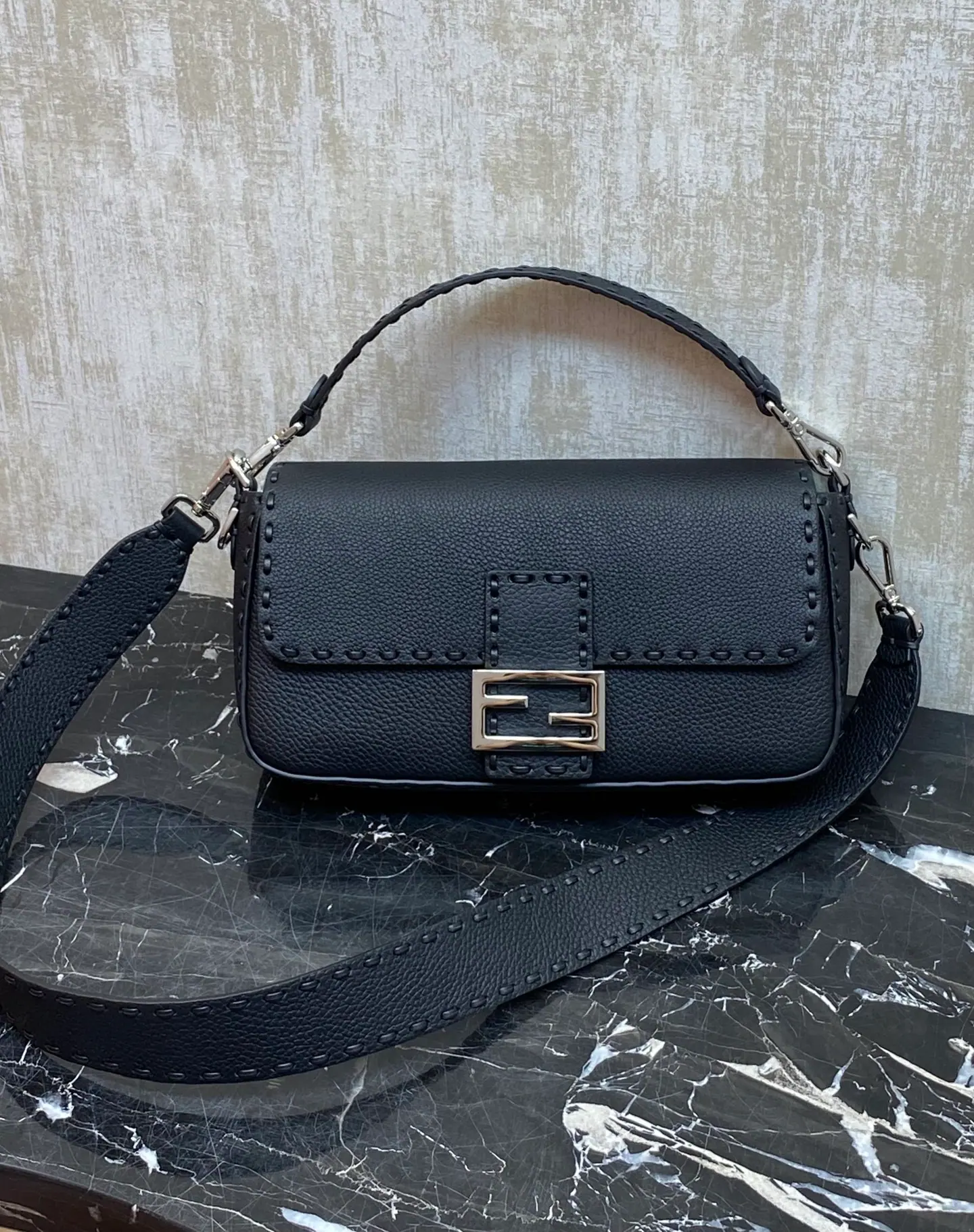 芬迪 Baguette 中号包 8BR600 27-6-15 cm