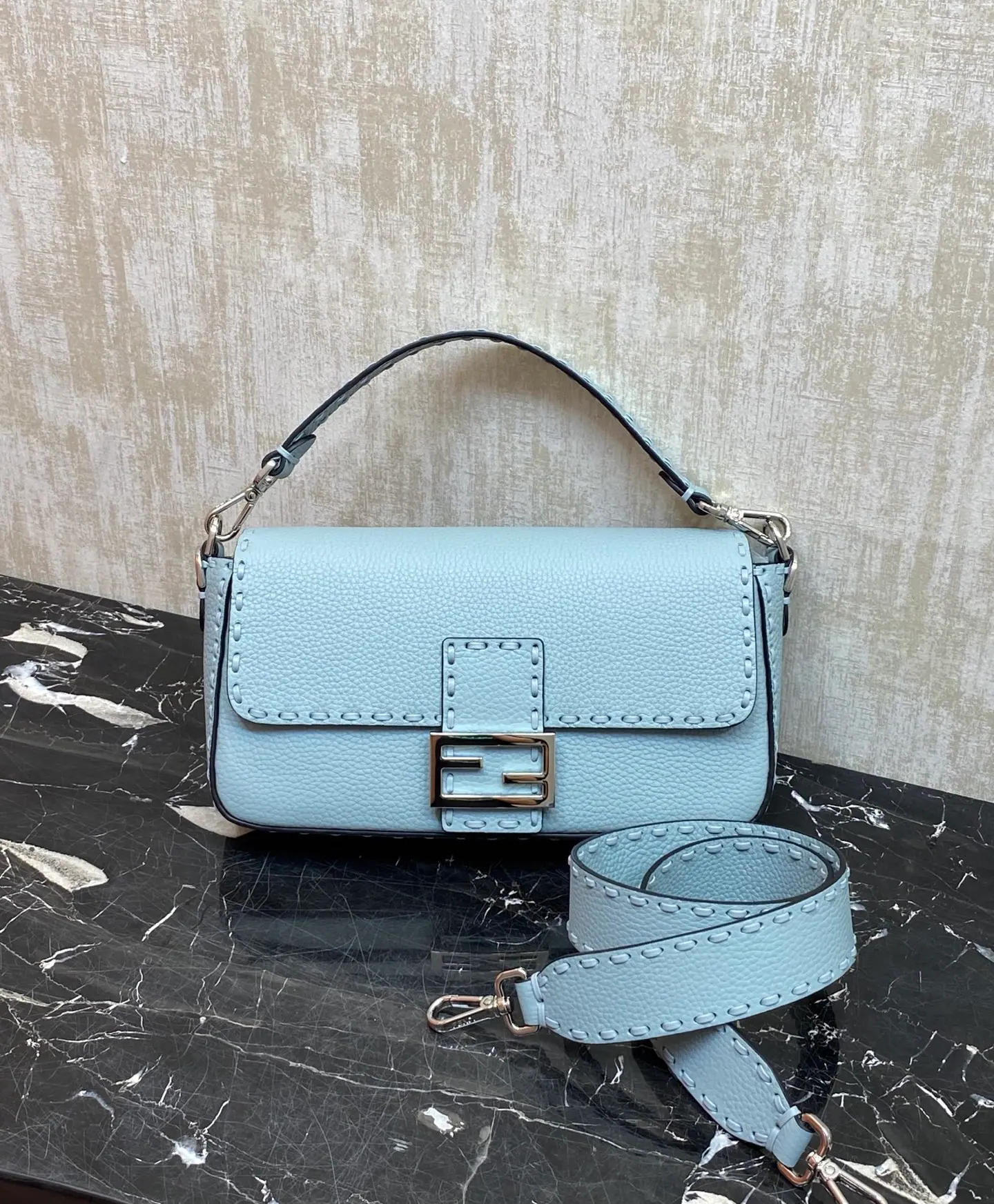 芬迪 Baguette 中号包 8BR600 27-6-15 cm