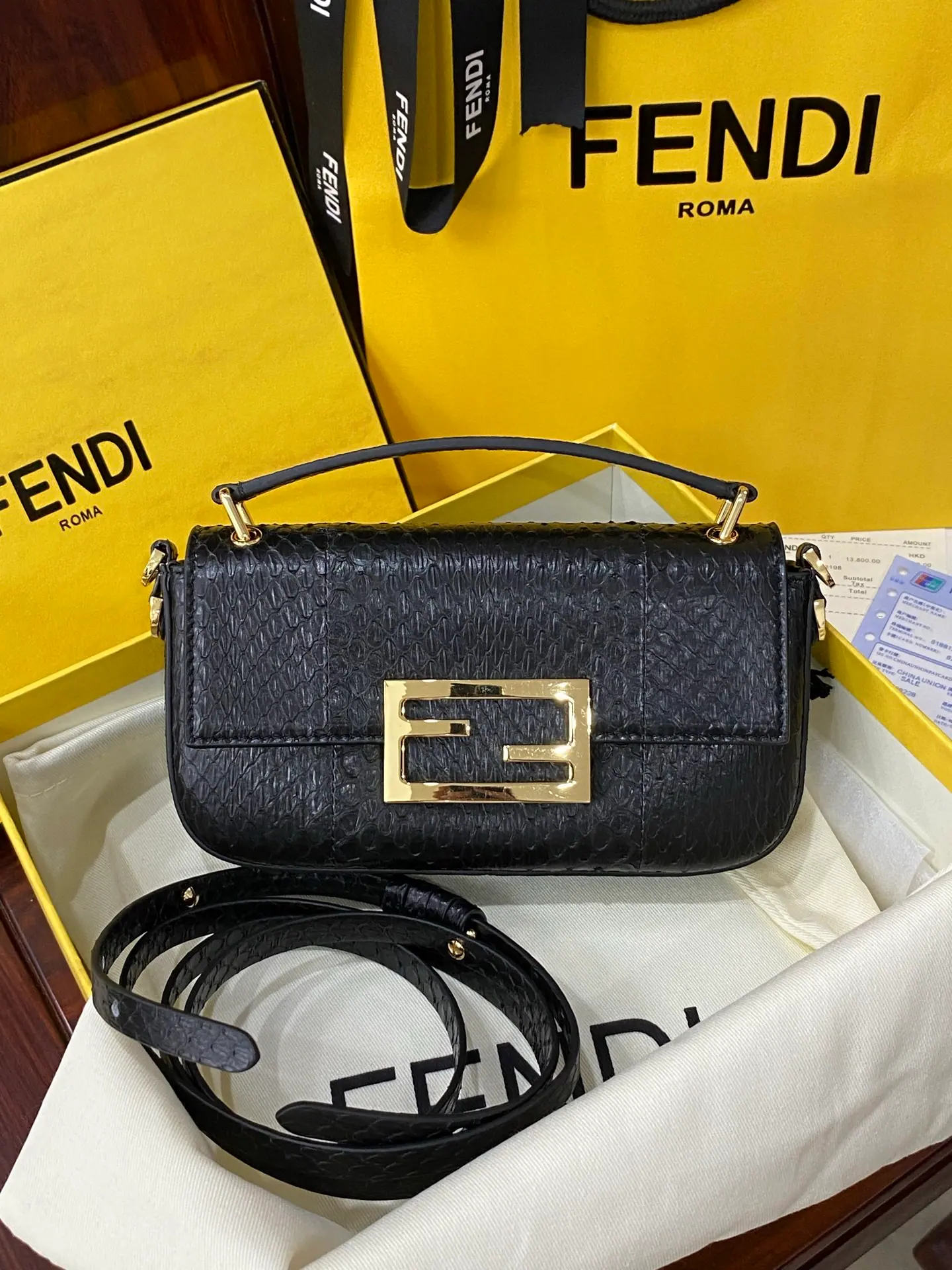 FENDI 芬迪 Baguette 手机包 7AS142 20X11X3cm