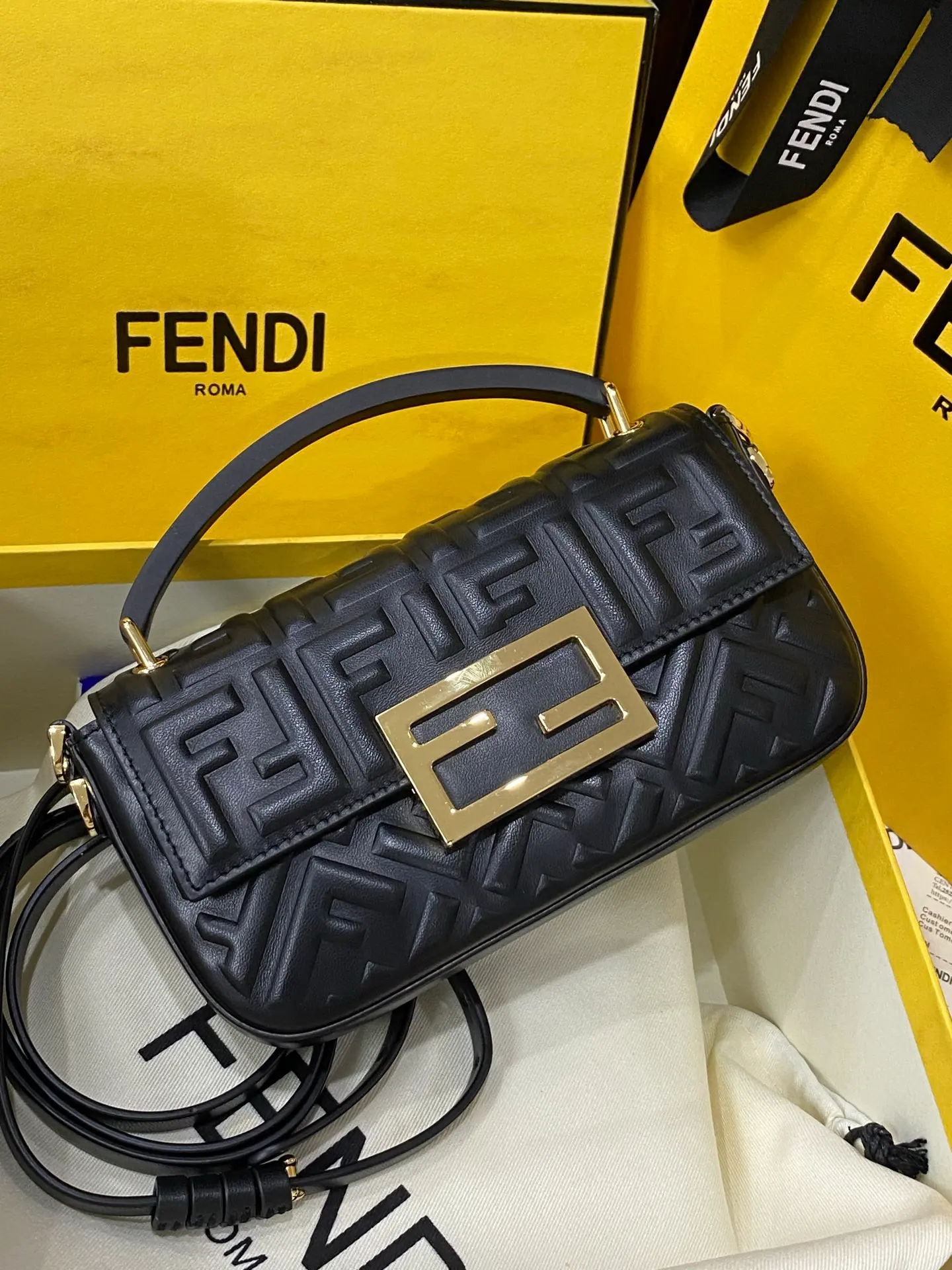 FENDI 芬迪法棍手机包 7AS142 20X11X3cm