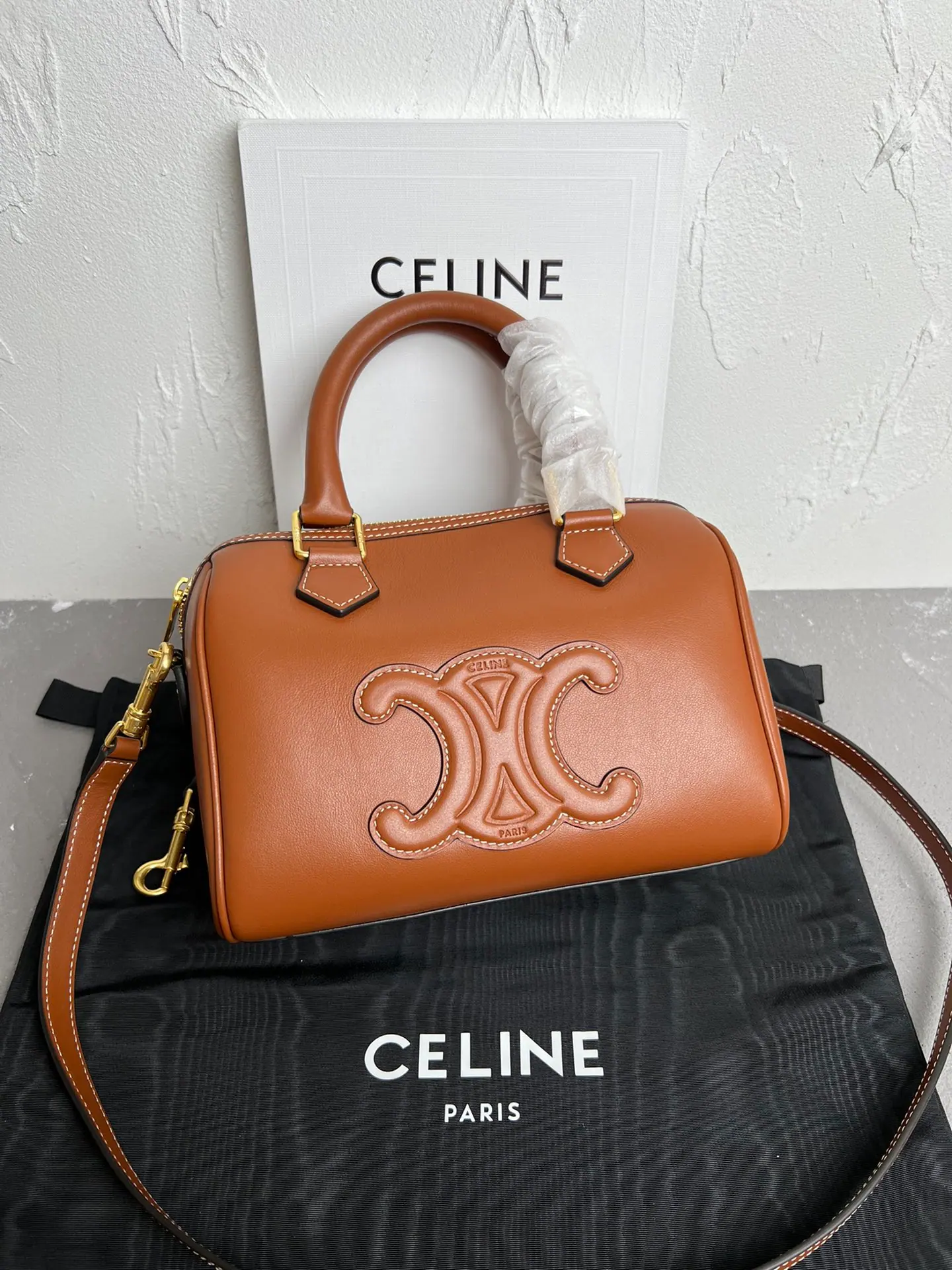 Celine Cuir Triomphe 小号小牛皮波士顿包 19.5 x 14 x 7