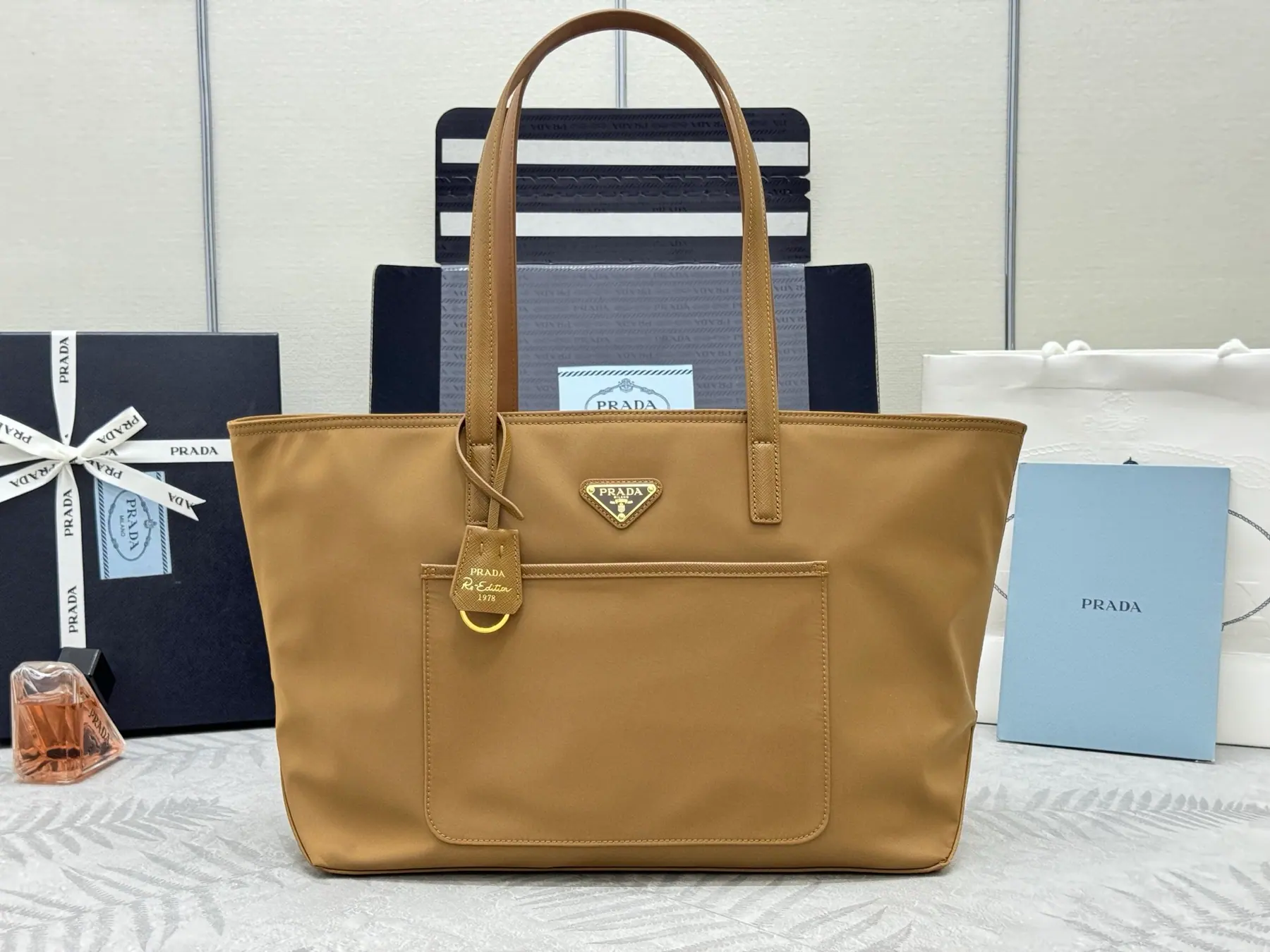 普拉达 Re-Edition 1978 中号再生尼龙托特包 1BG555 35x26x15cm