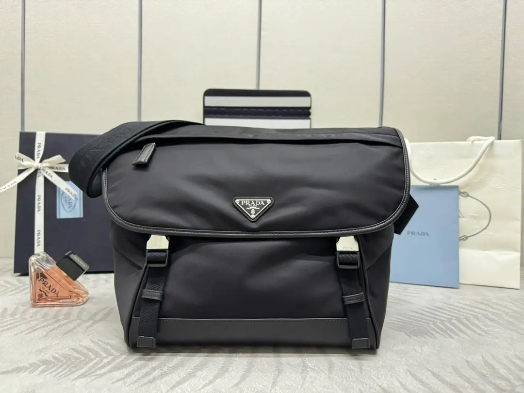 普拉达 Re-Nylon 邮差斜挎包 2VD052 28.5×30×14.5cm