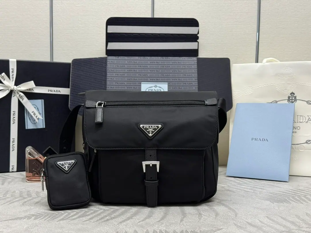 Prada Re-Nylon 单肩包 1BD994 25X22X10cm