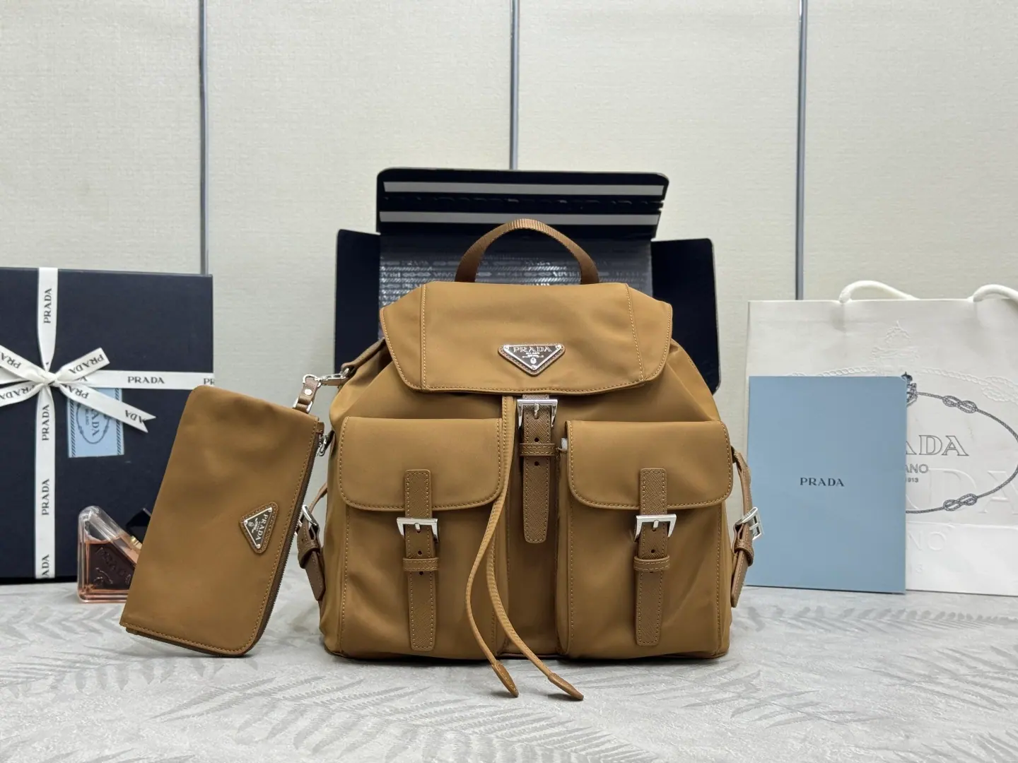 Prada Re-Nylon 双肩包 1BZ811 30x32x15cm