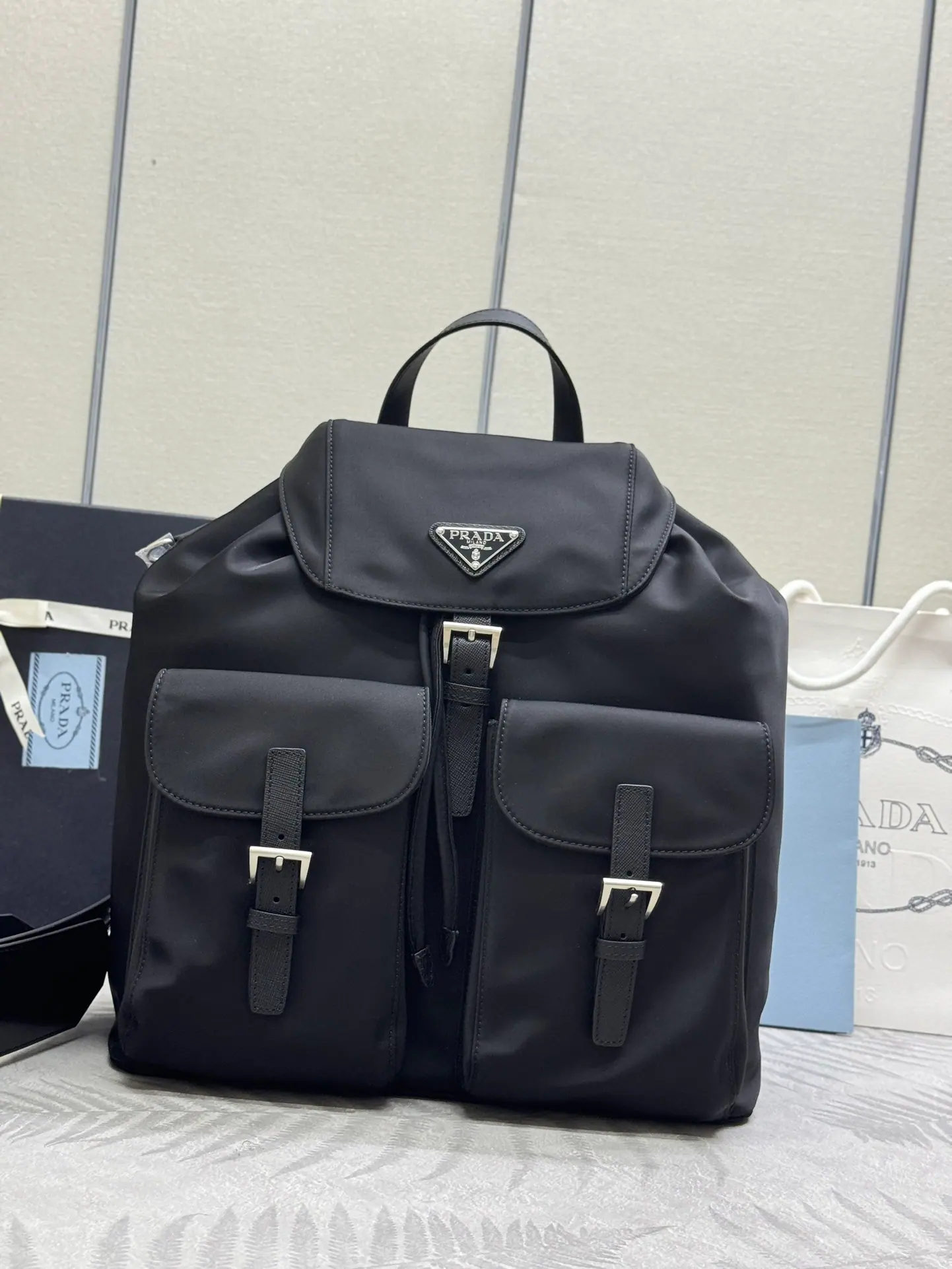 普拉达 Re-Nylon 双肩背包 2VZ110 34x39x15cm