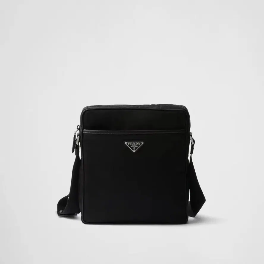 Prada 标志铭牌拉链单肩包 2VH002 24x27cmx5.5cm