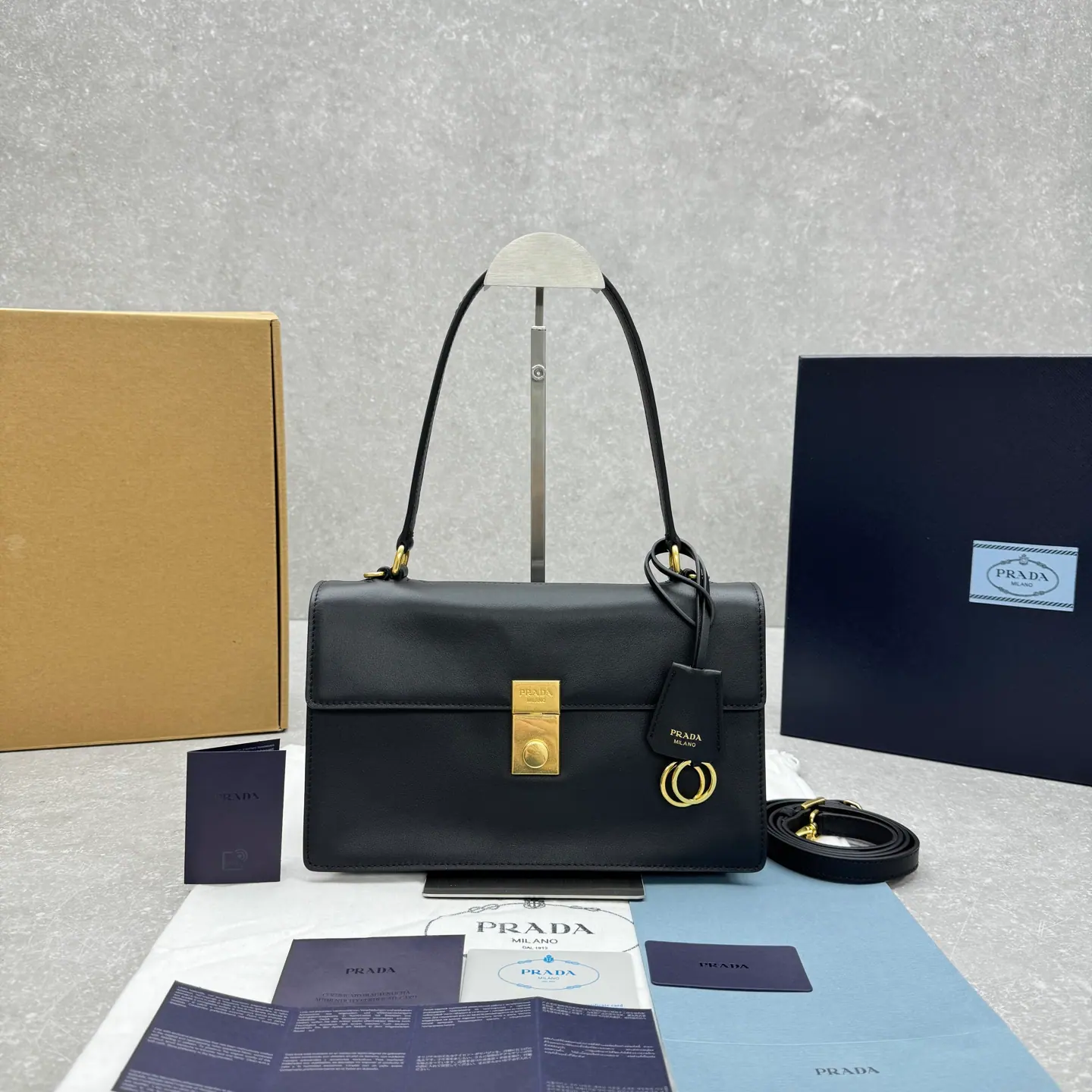 Prada 柔软音感单肩包 28×9×17cm