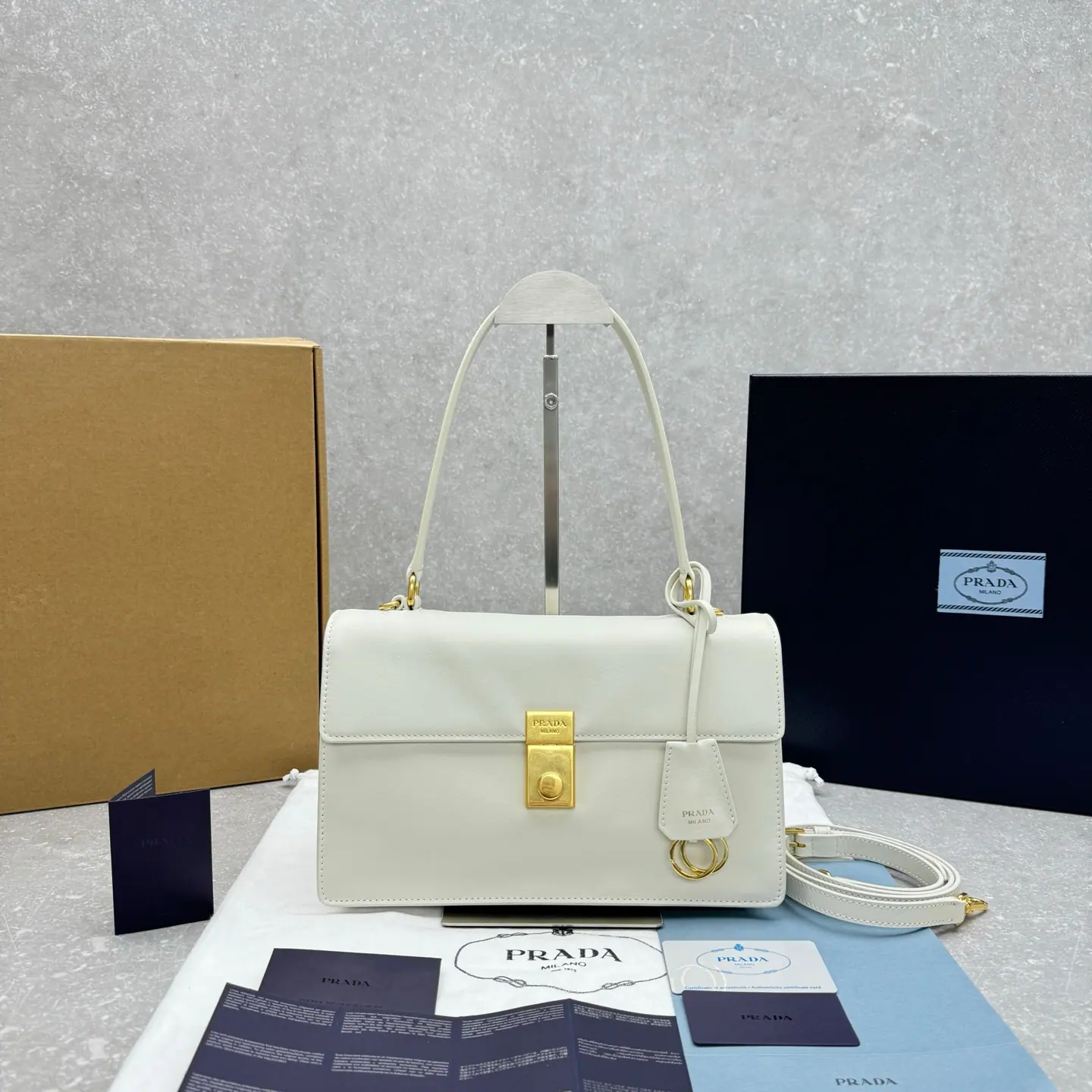 Prada 柔软音质单肩包 28×9×17cm