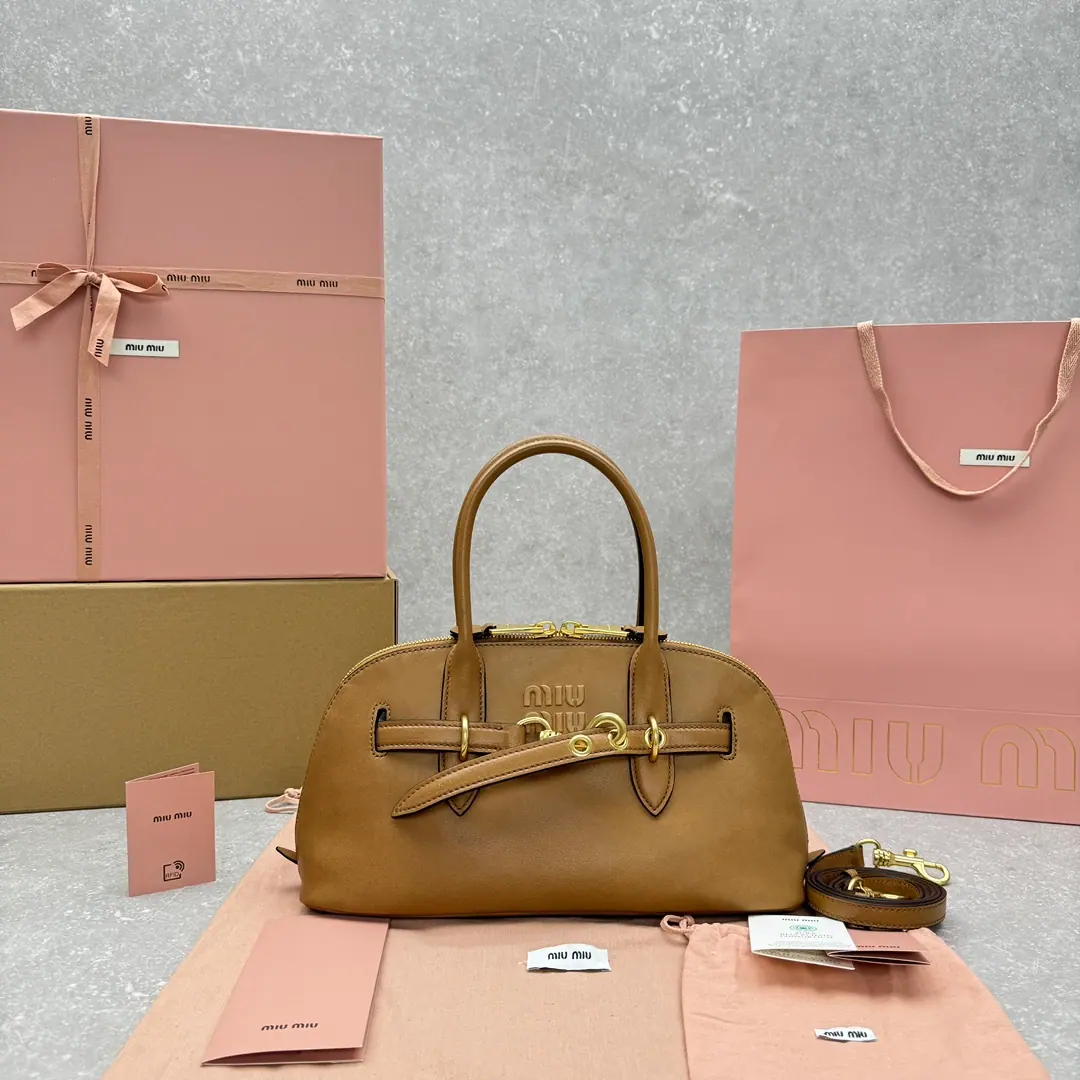 Miu Miu 大号 Aventure 手提包 33 x 11 x 17 cm