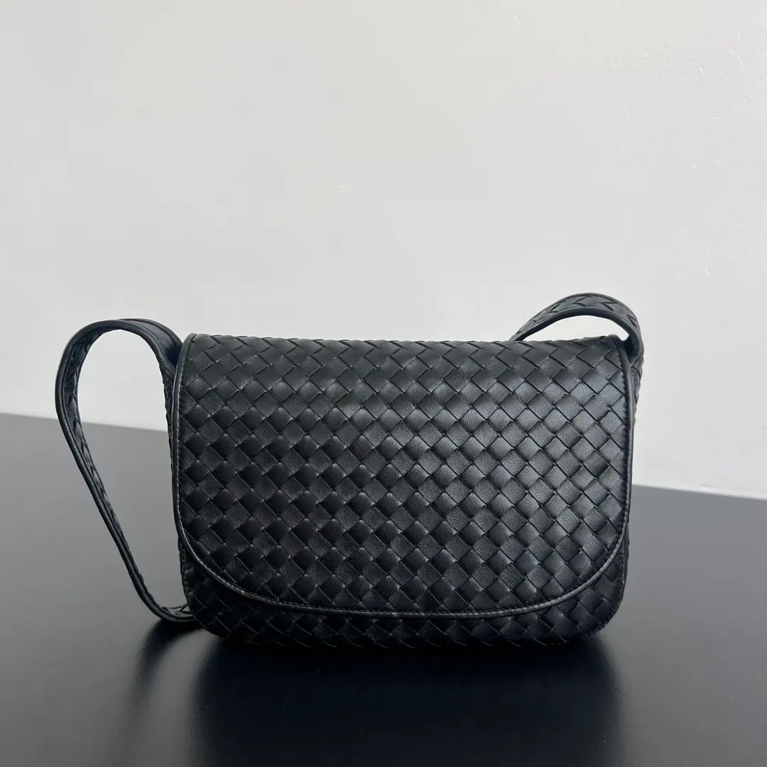 Bottega Veneta Veneto 翻盖斜挎包 843836 26x18.5x5cm