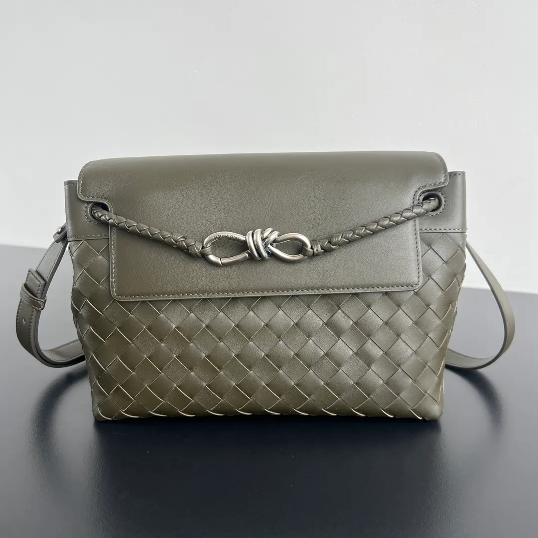 Bottega Veneta Small Andiamo 斜挎包 815781 29x20x13cm