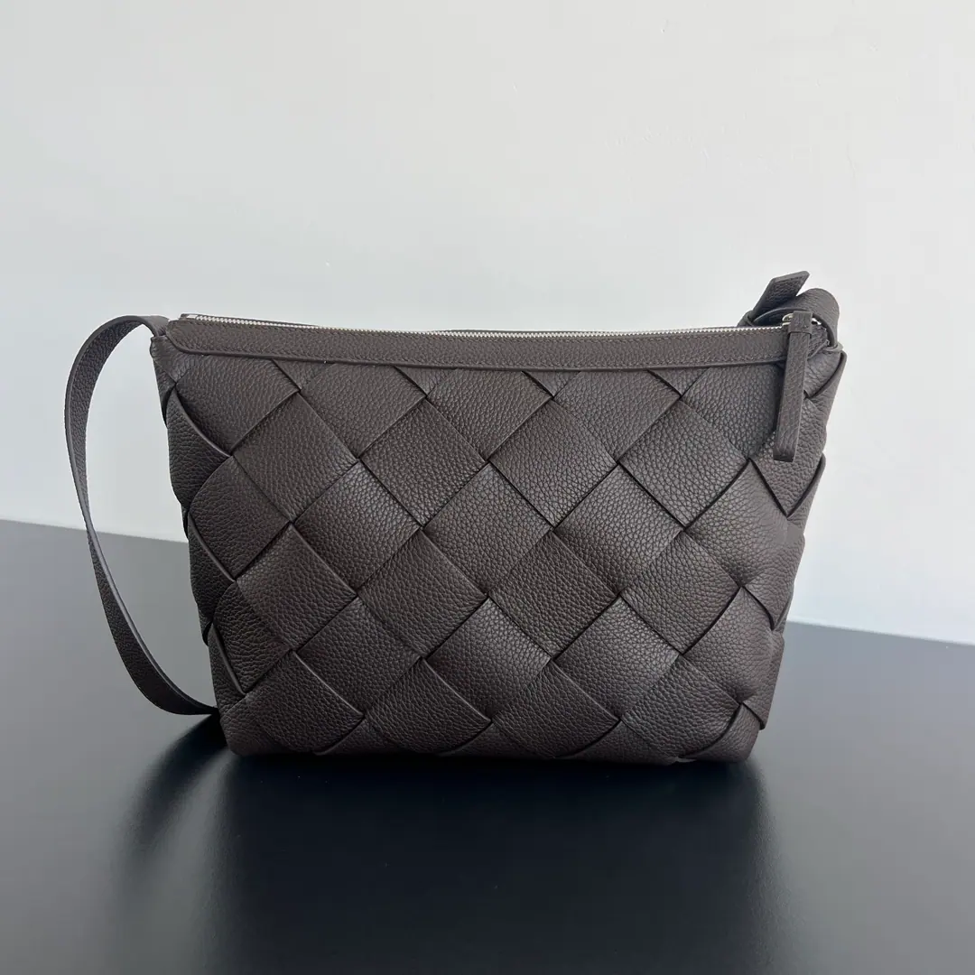 葆蝶家 Diago 斜挎包 795125 39*24*16cm